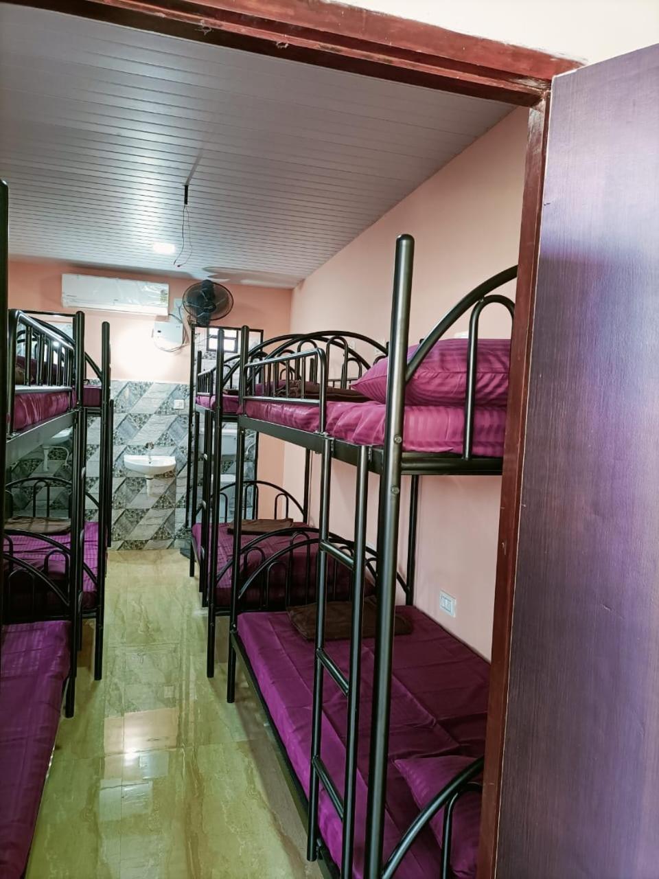 8-Bed Mixed Dormitory Room photo 3
