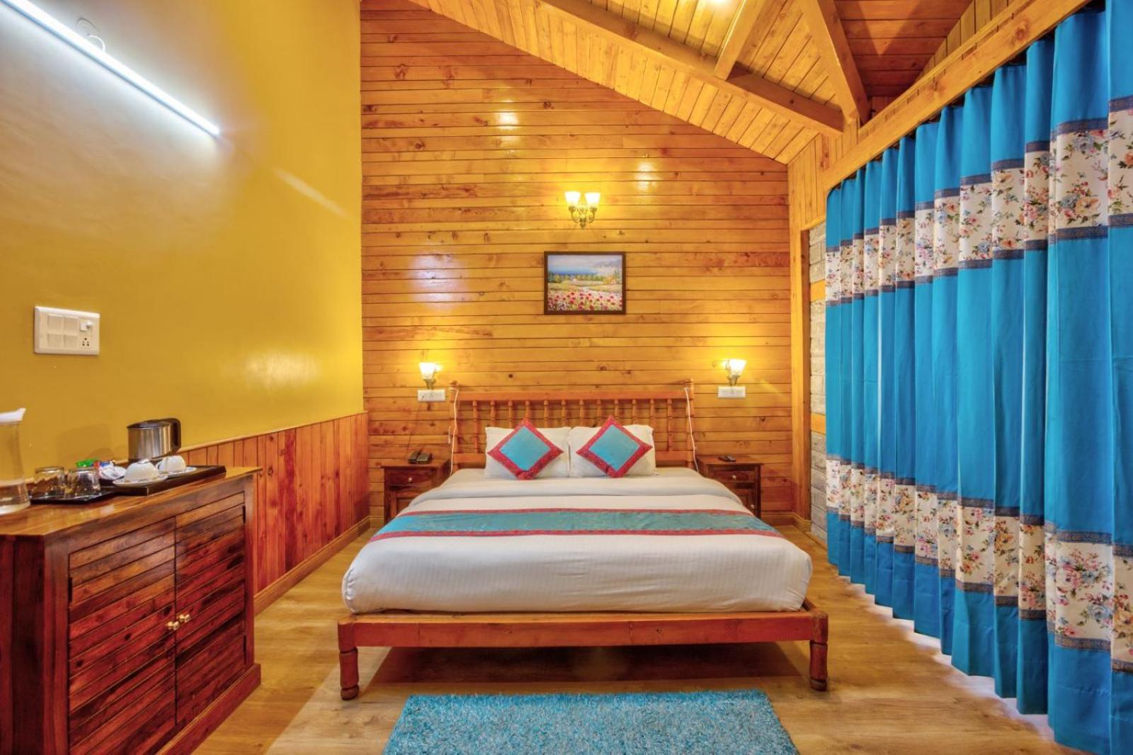 Premium mountain view room with balcony
