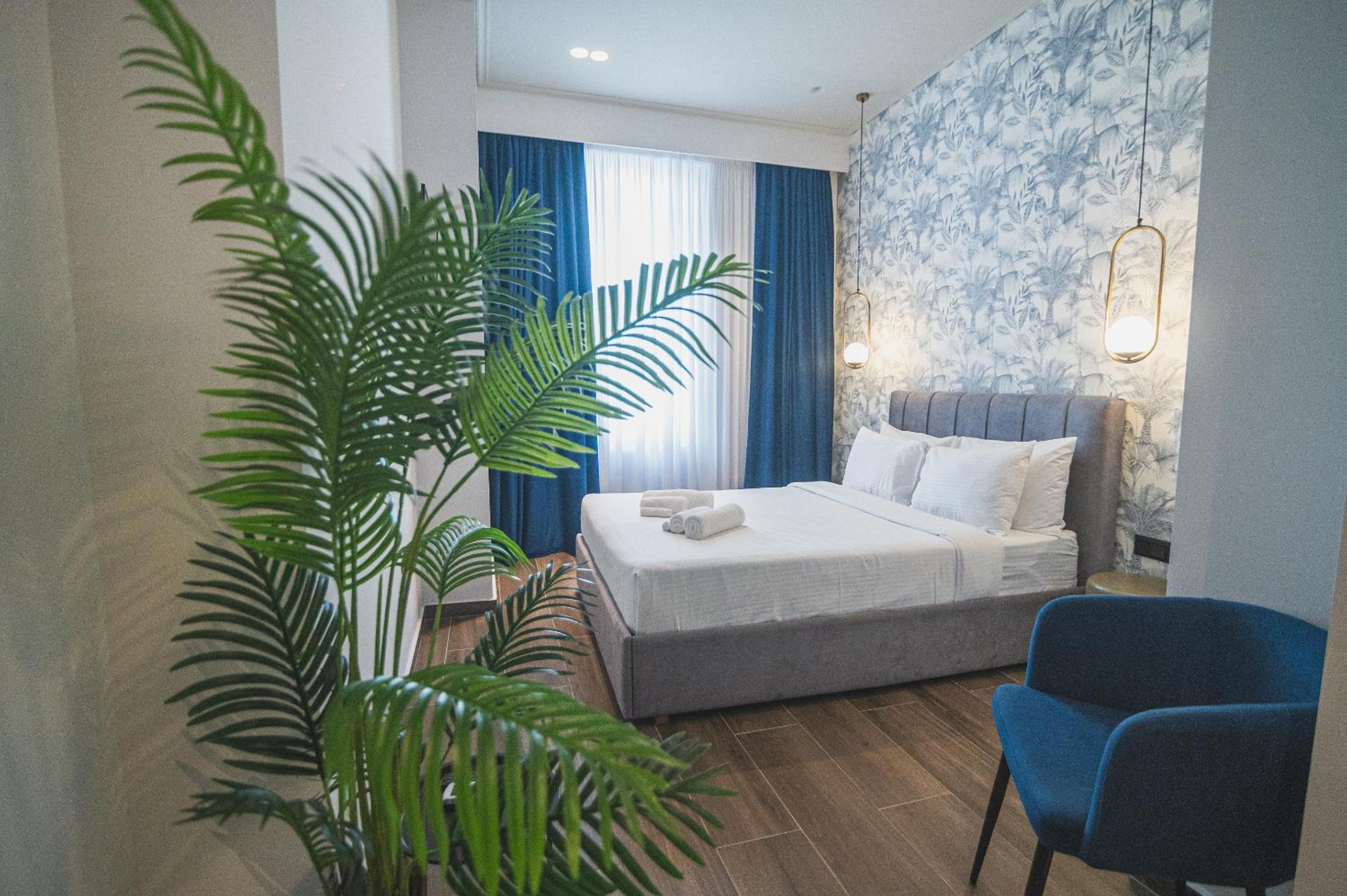Junior Suite with Balcony & City View photo 1