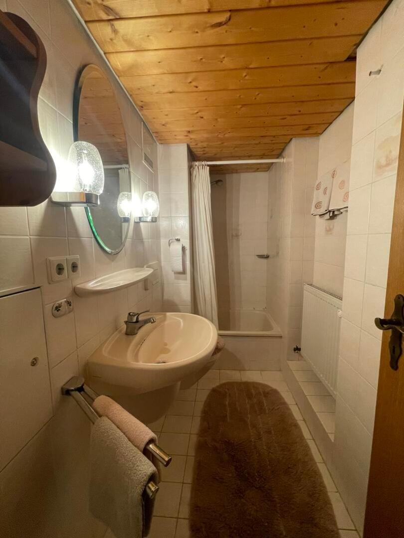 Deluxe Double Room with Shower photo 2