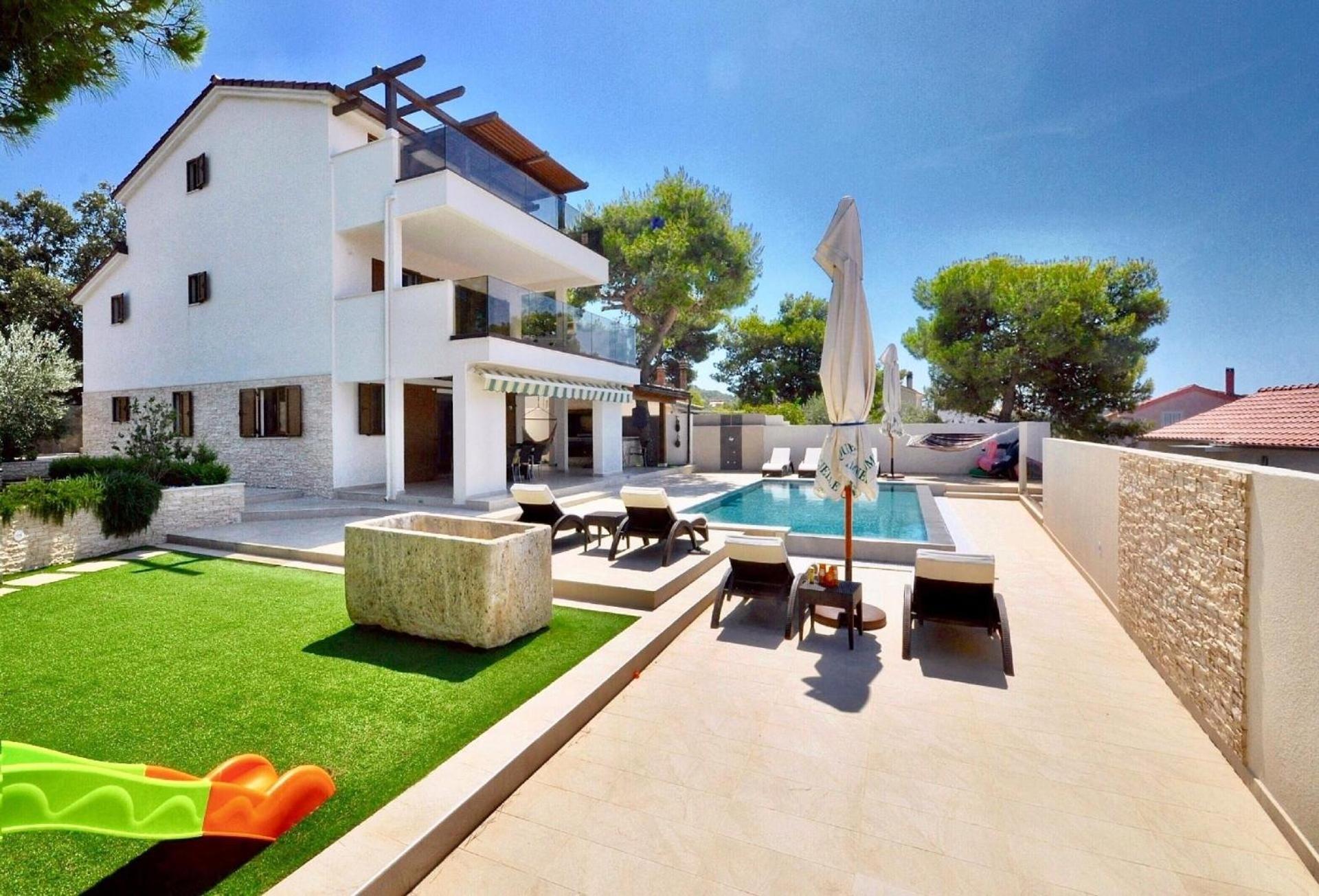 Five-Bedroom Holiday Home photo 2