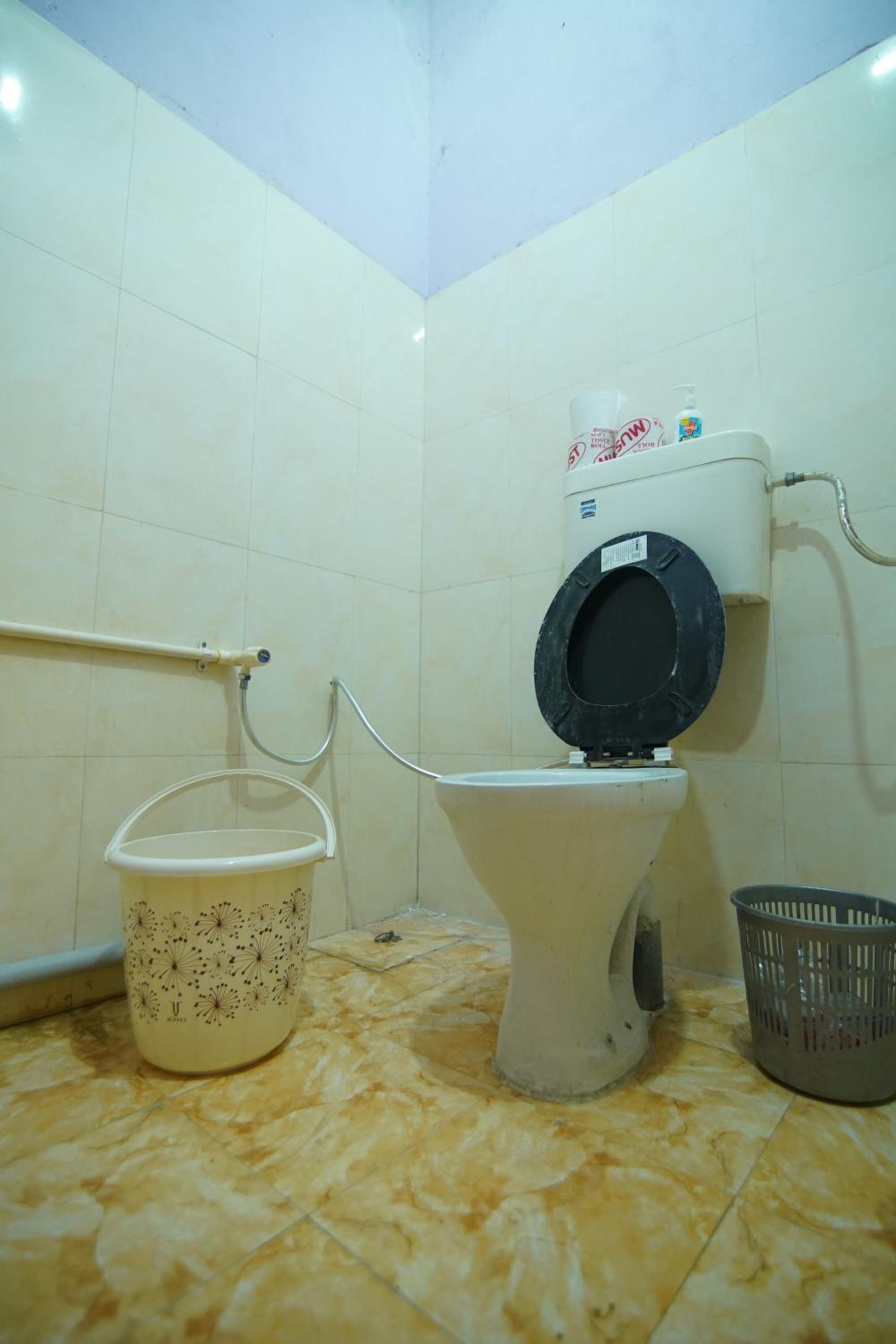 Family Room with Private Bathroom - Photo 7