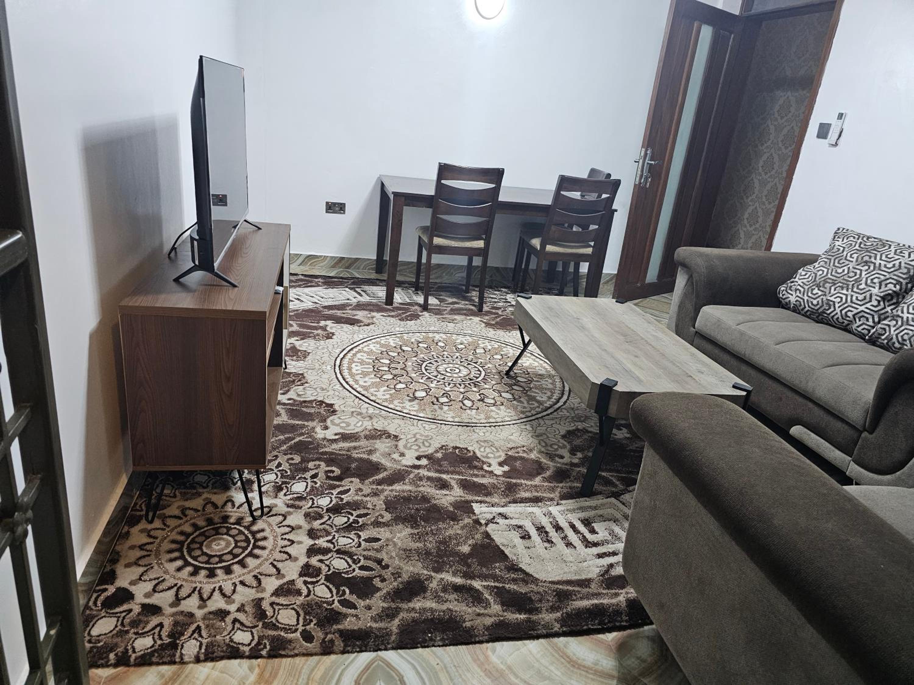 One-Bedroom Apartment photo 2