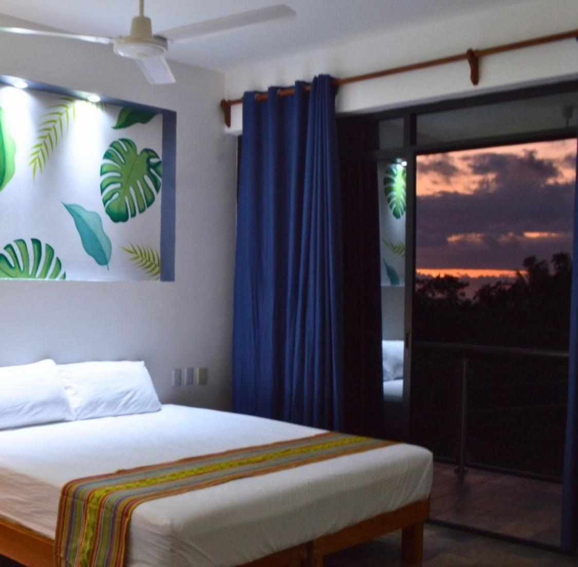 Twin Room with Balcony - Photo 12