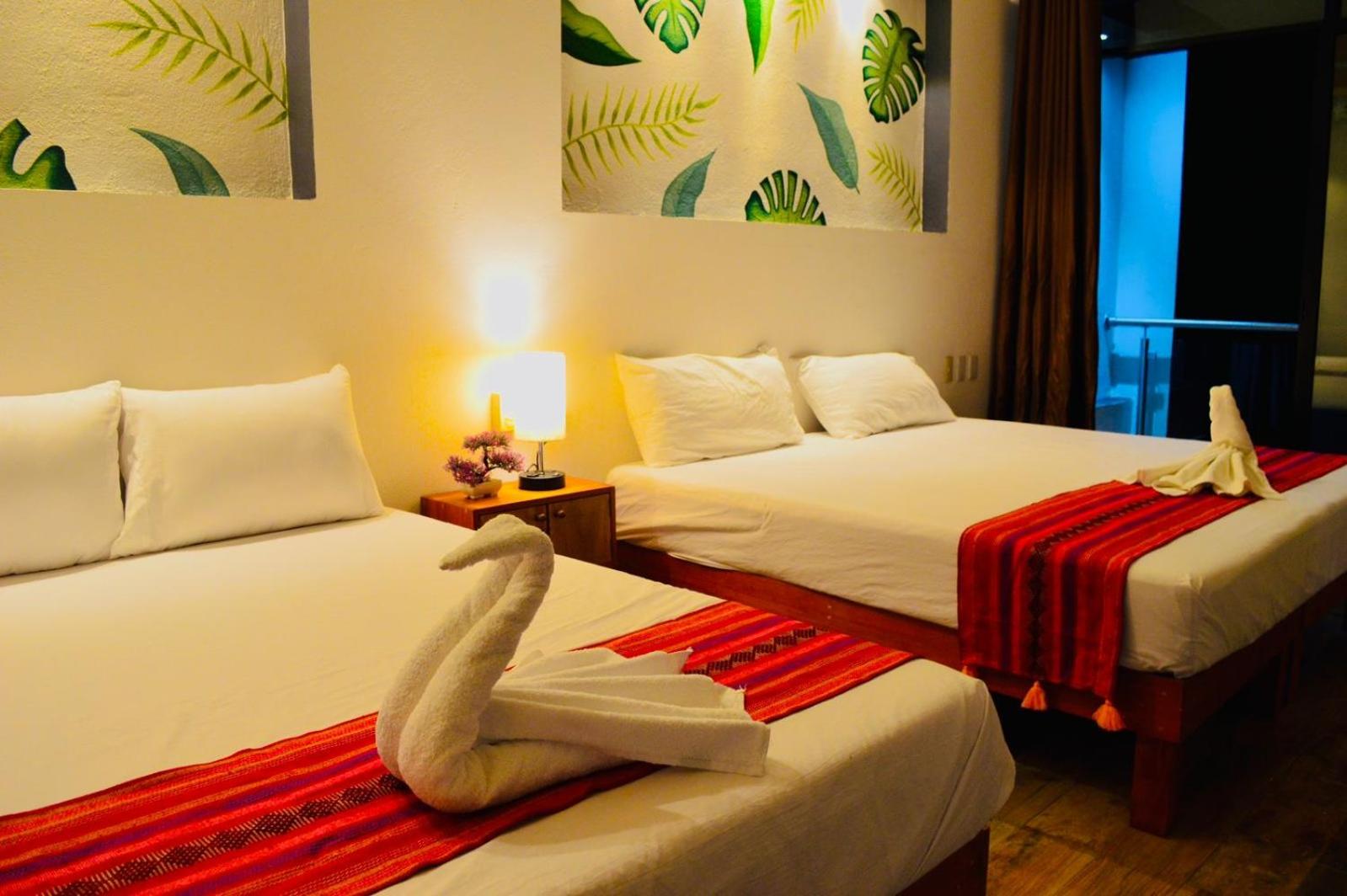 Twin Room with Balcony - Photo 11