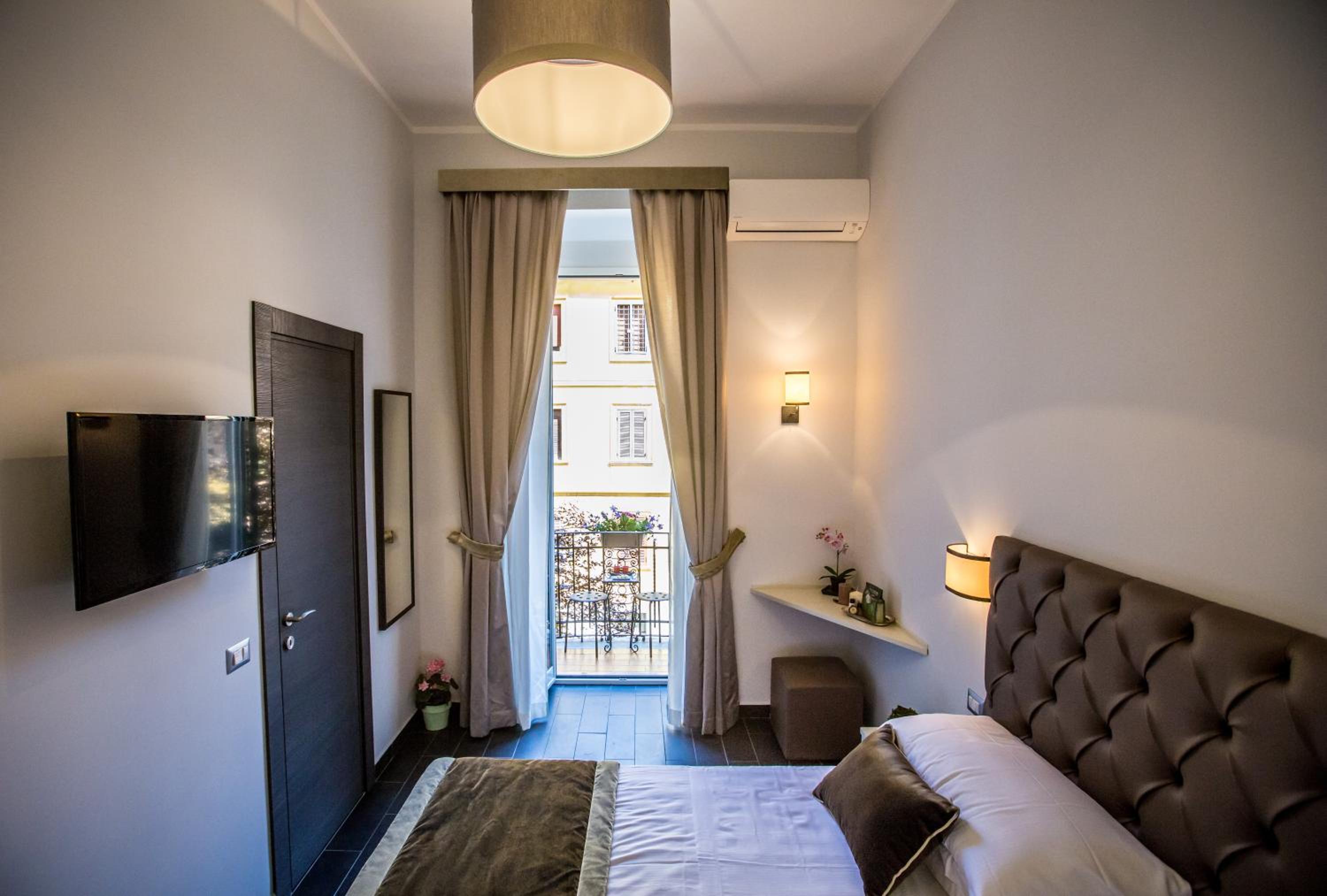 Double or Twin Room with Balcony photo 3