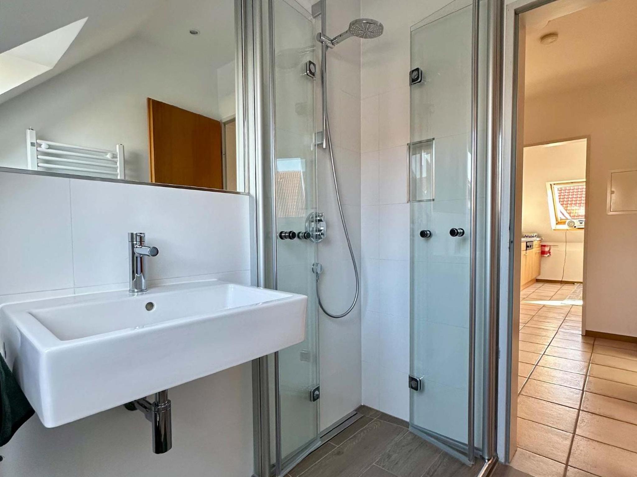 Two-Bedroom Apartment with Shower photo 3