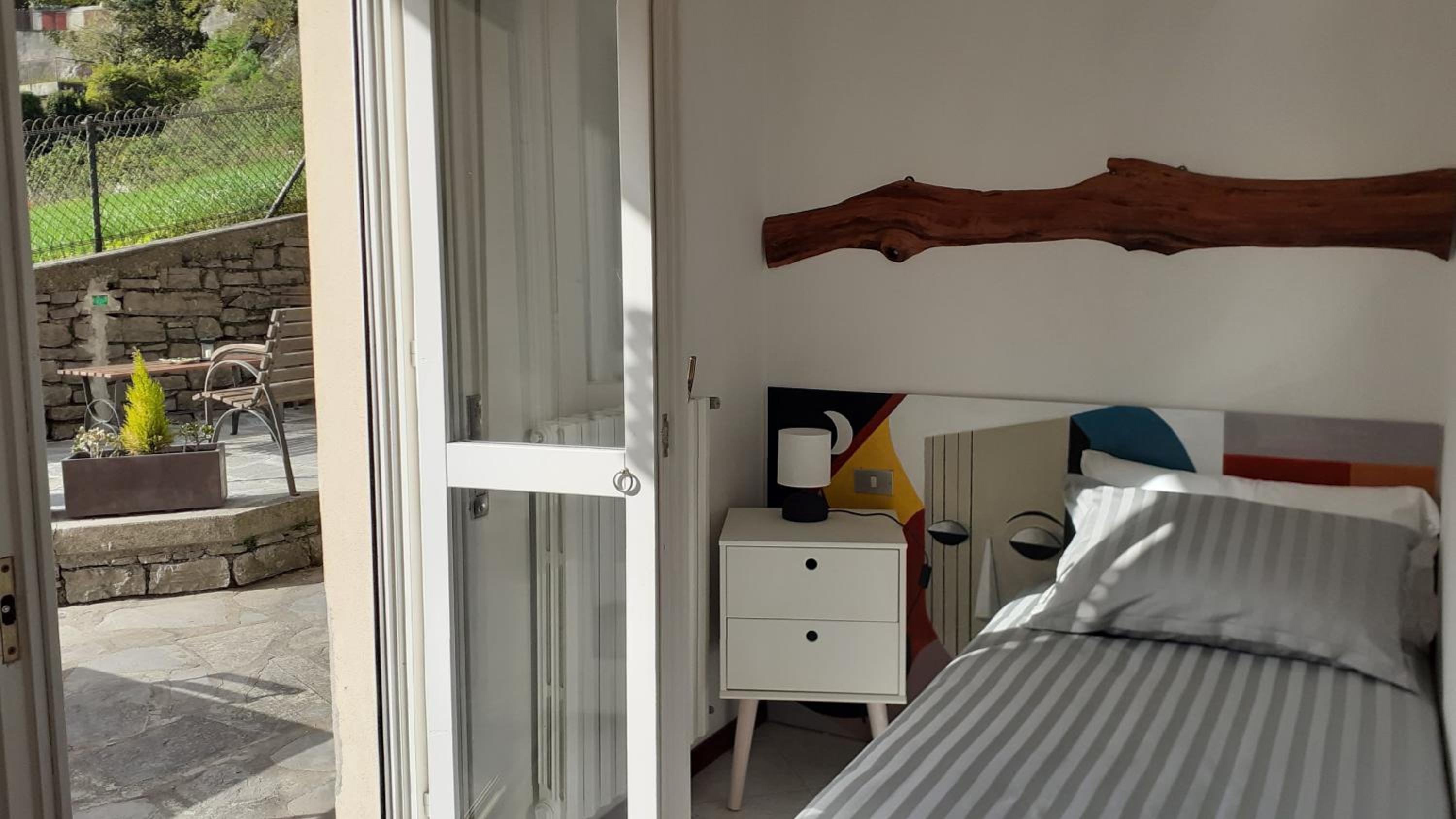 One-Bedroom Apartment with Lake View photo 1