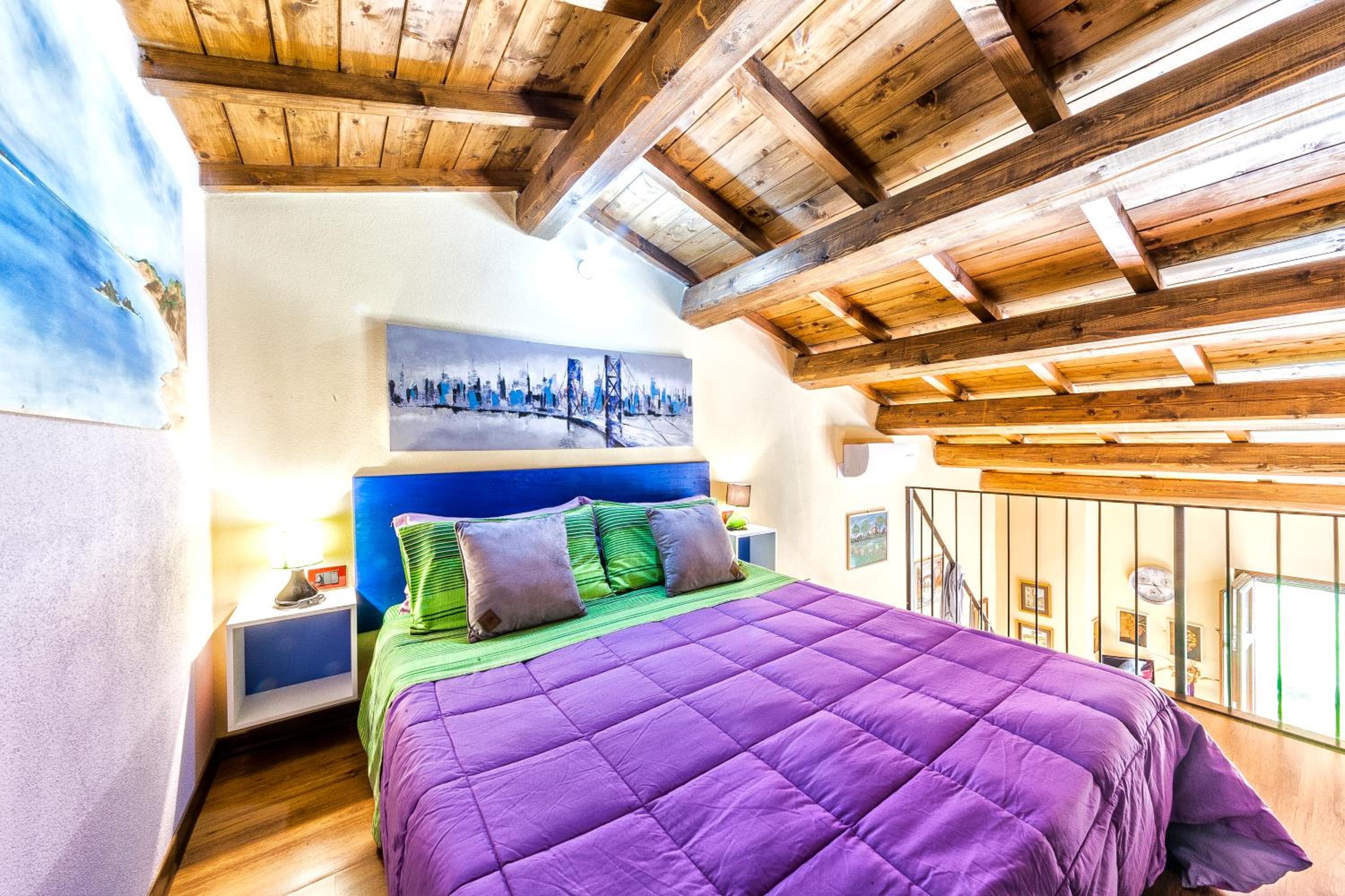 One-Bedroom Apartment photo 1