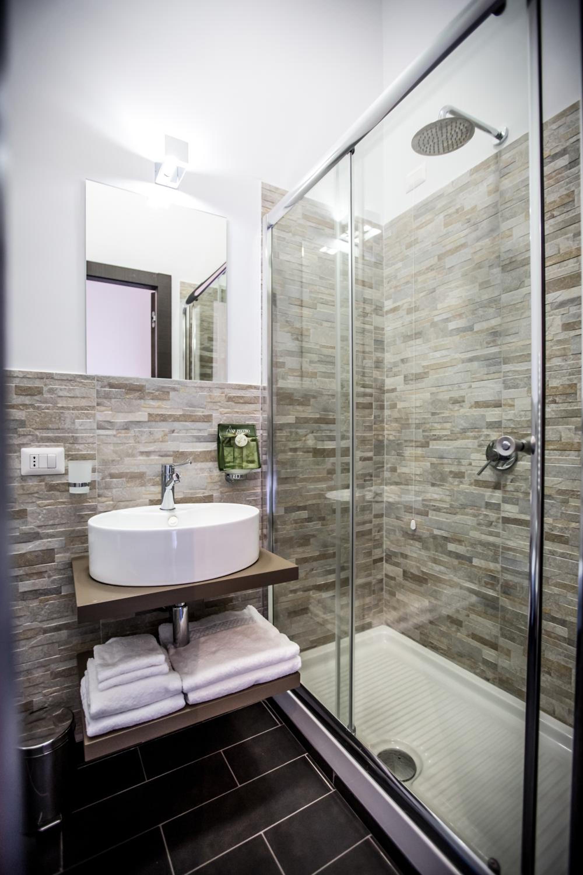 Double or Twin Room with Balcony photo 3