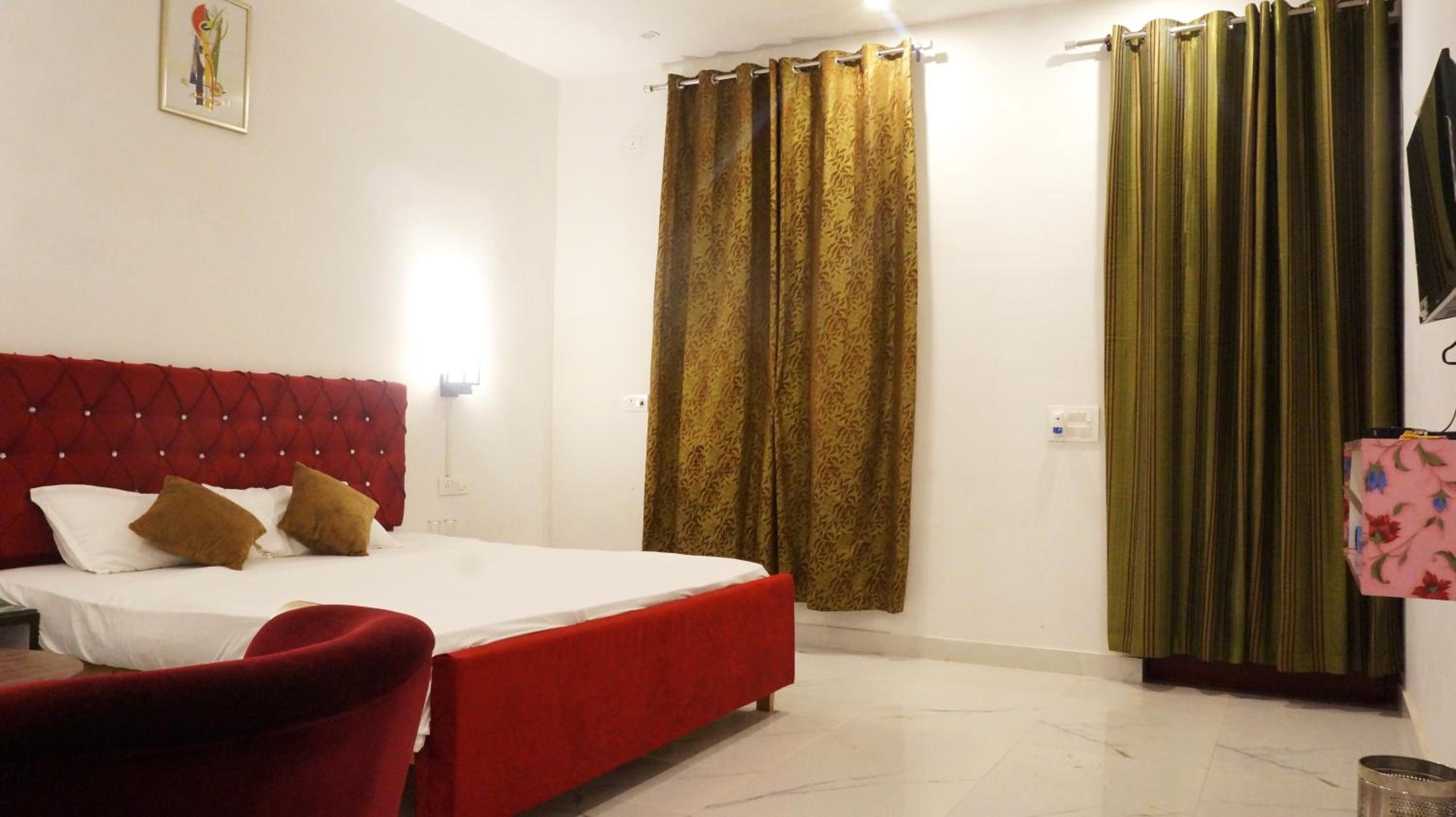 Deluxe King Room photo 2