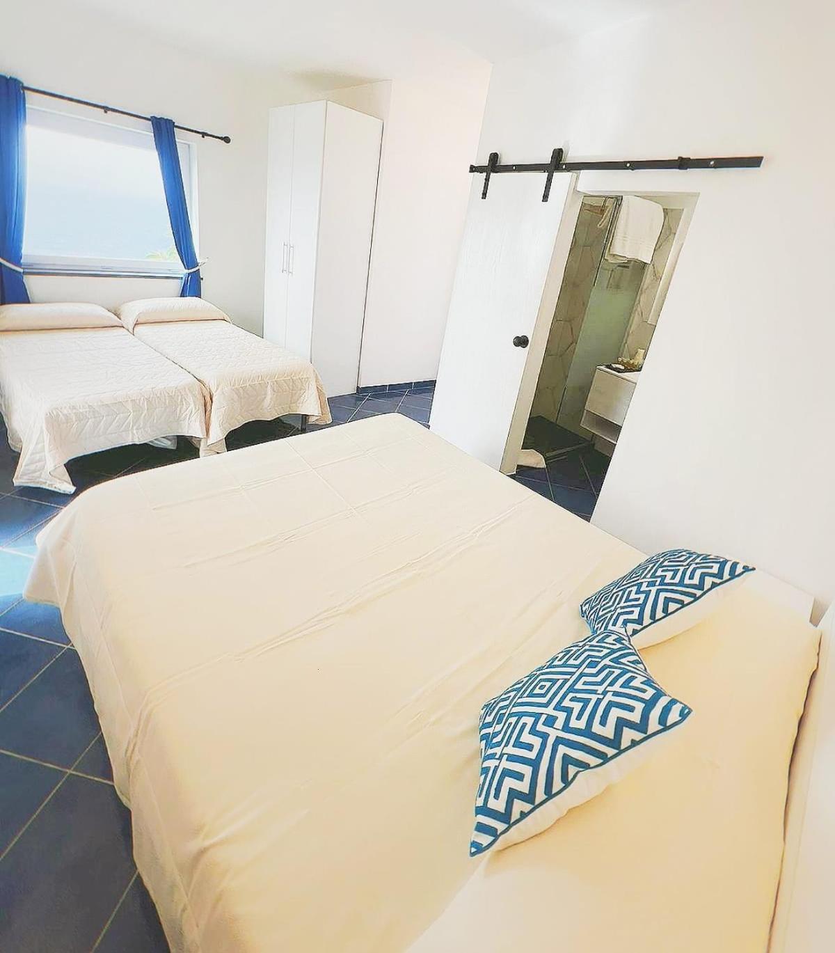 Deluxe Suite with Spa Bath