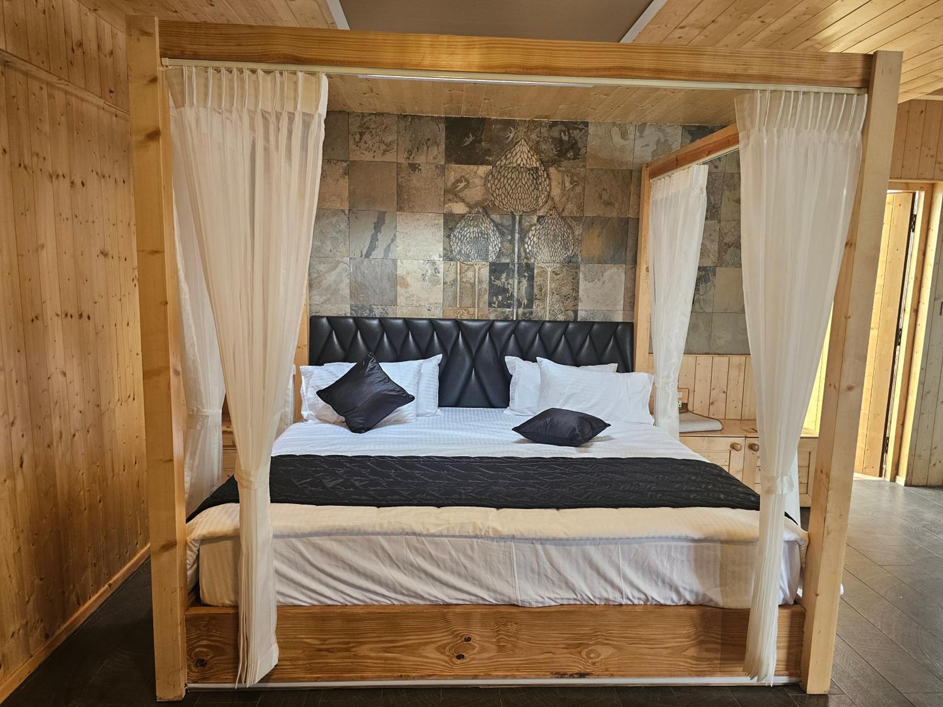 King Room with Balcony photo 3