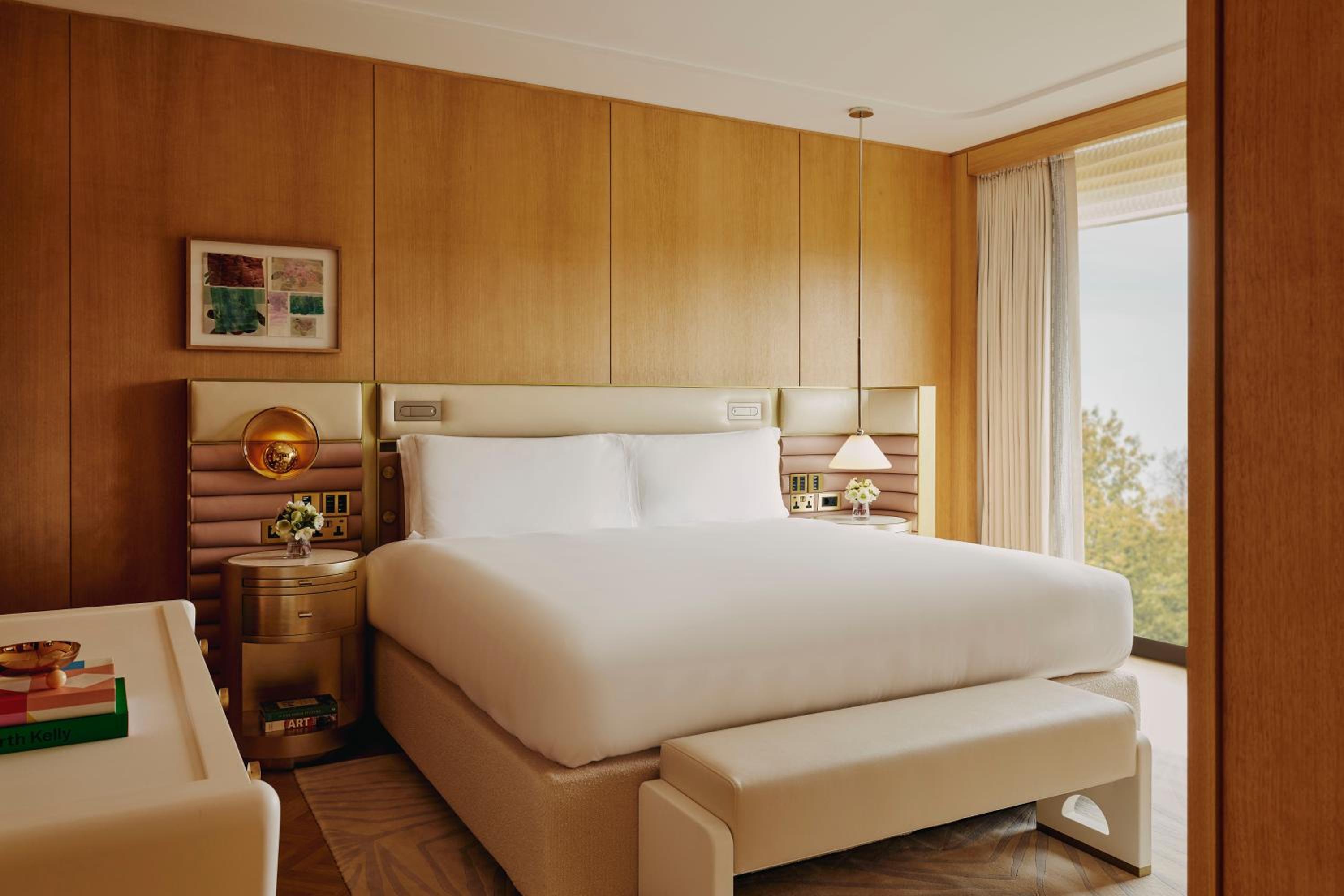 Hyde Park Balcony Suite photo 2