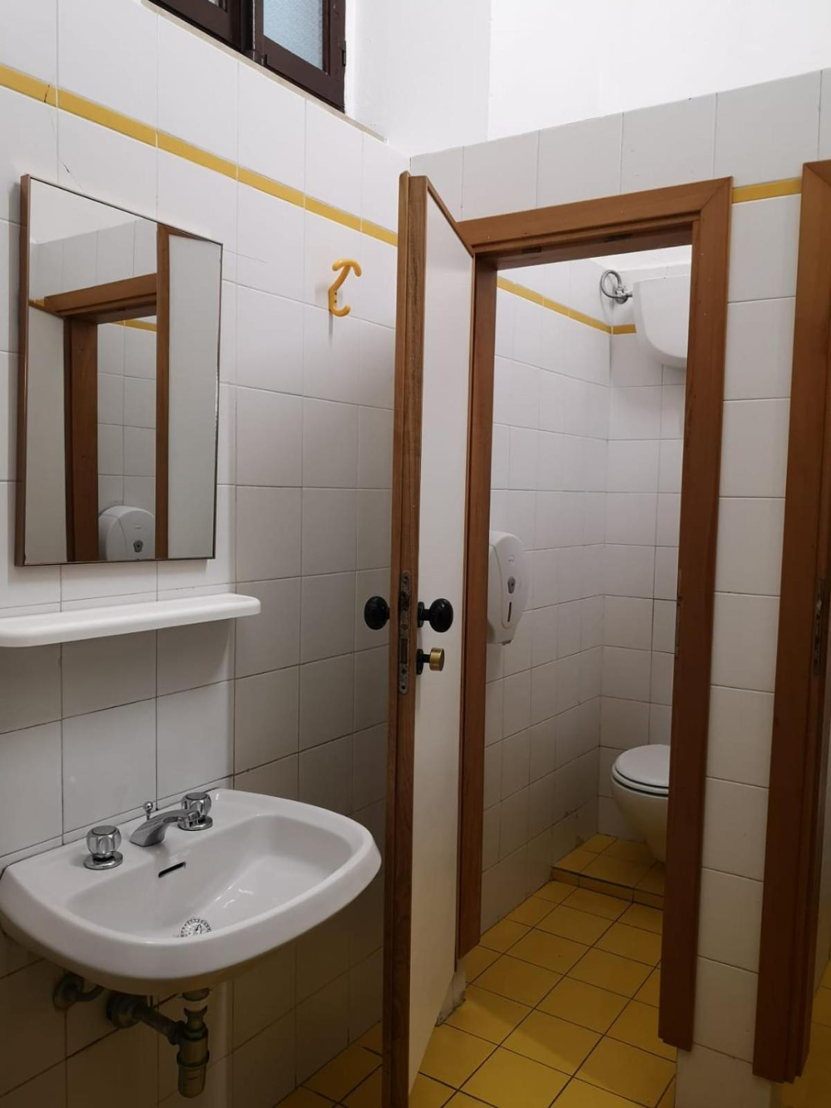 Economy Quadruple Room with Shared Bathroom photo 2