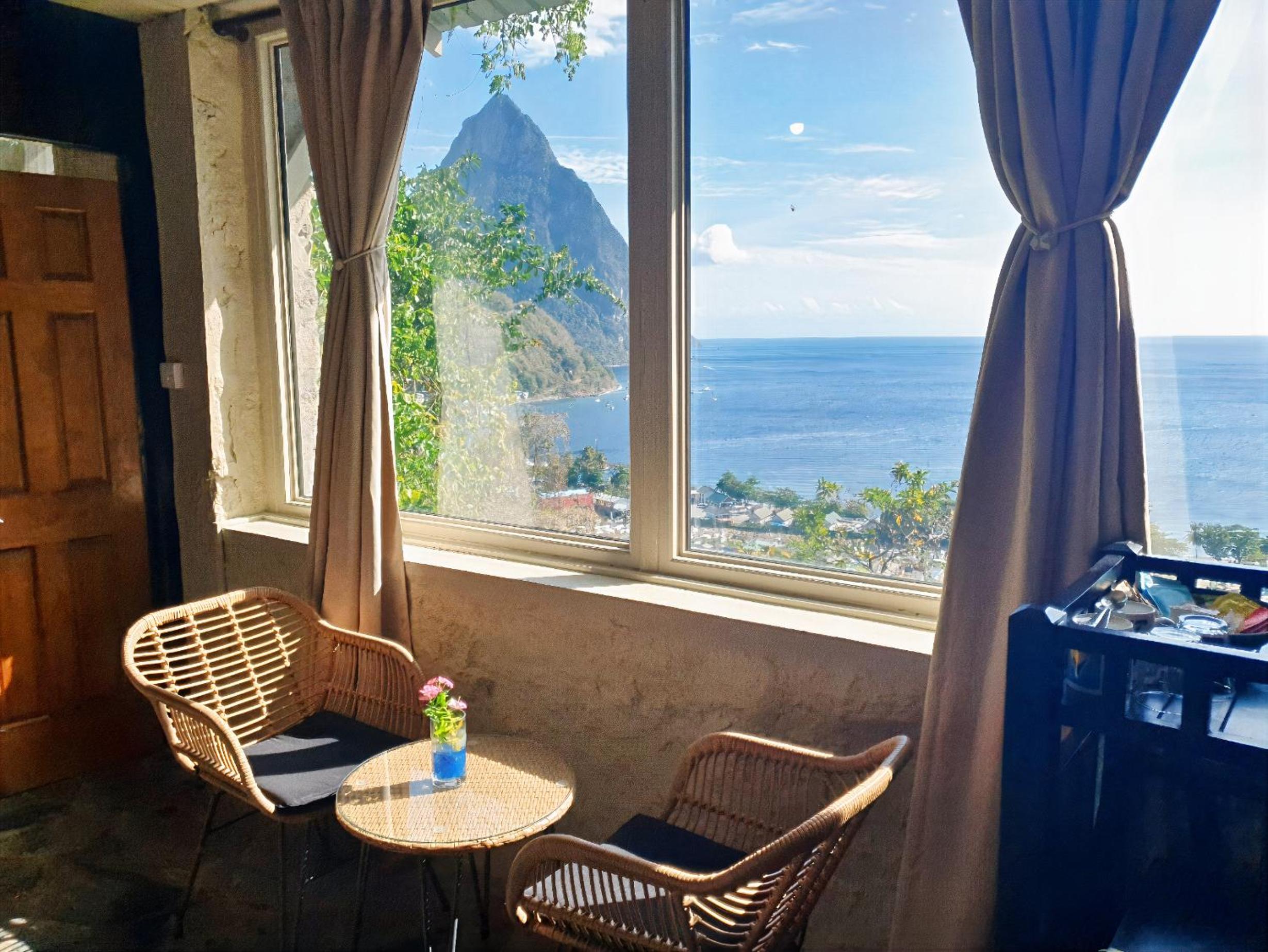 Deluxe Double Room with Balcony and Sea View - Photo 2