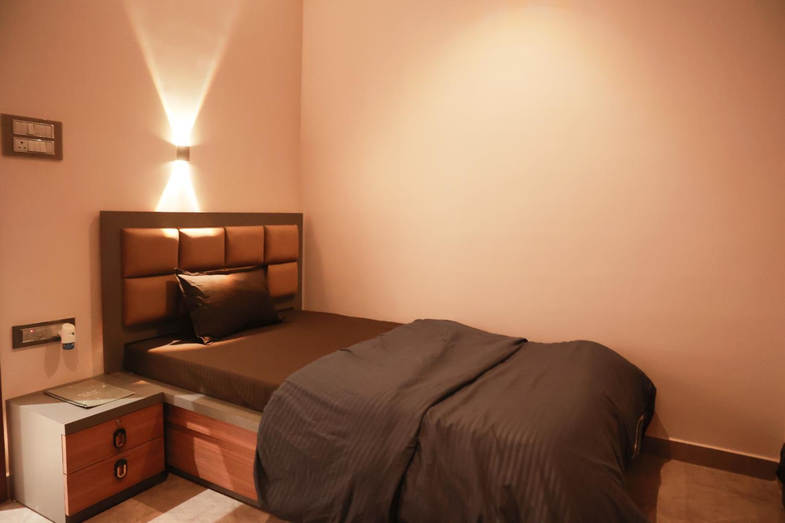 Single Room with Shared Bathroom photo 1