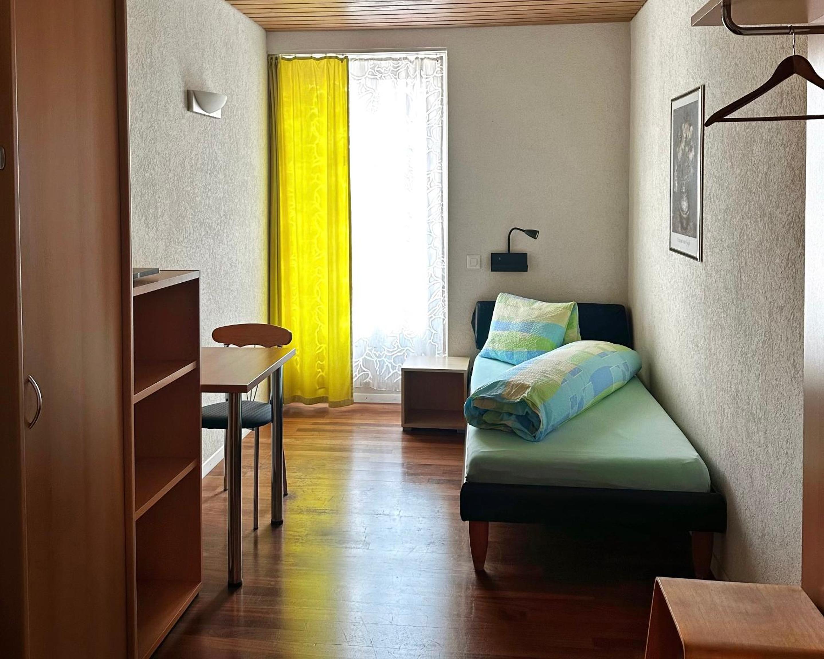 Single Room With Shared Shower And Toilet photo 3