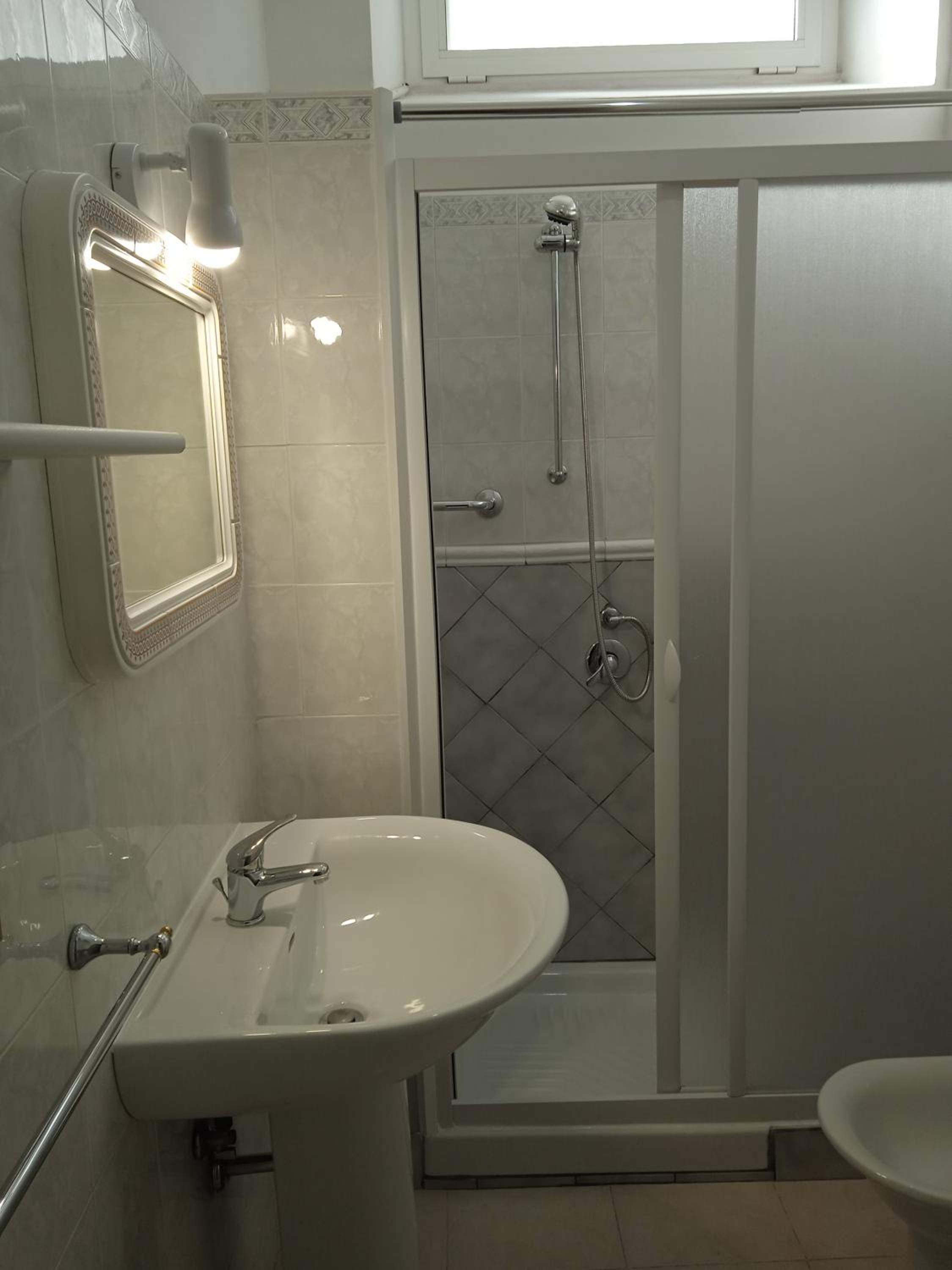Quadruple Room with Private Bathroom photo 3