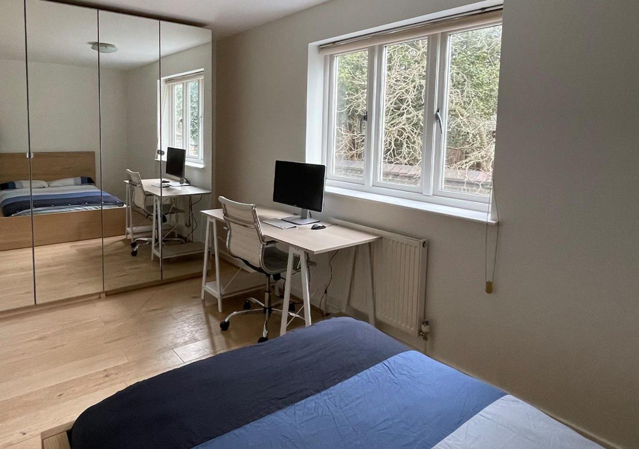 Double Room with Shared Bathroom photo 2