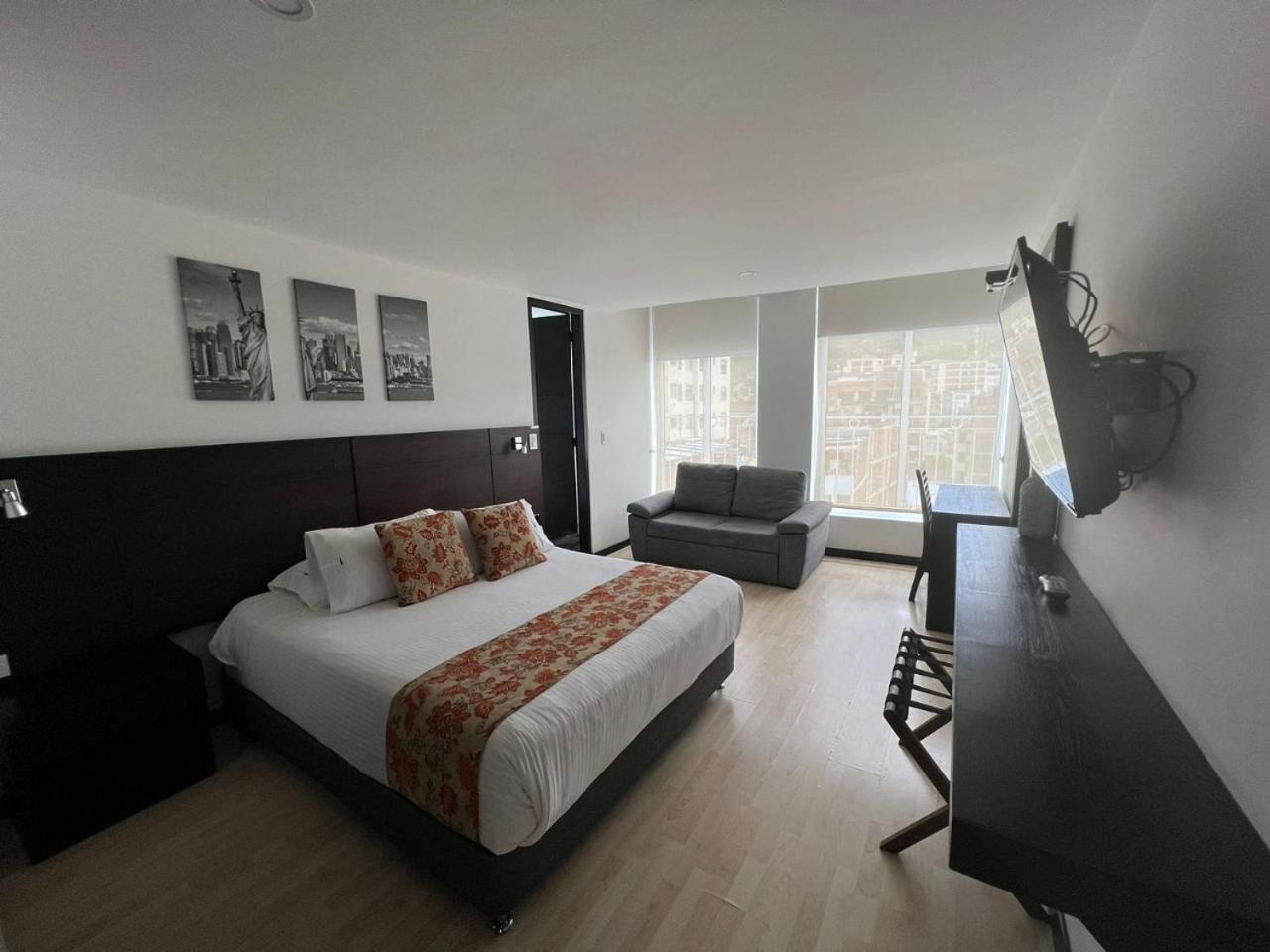 Queen Room with Balcony photo 3