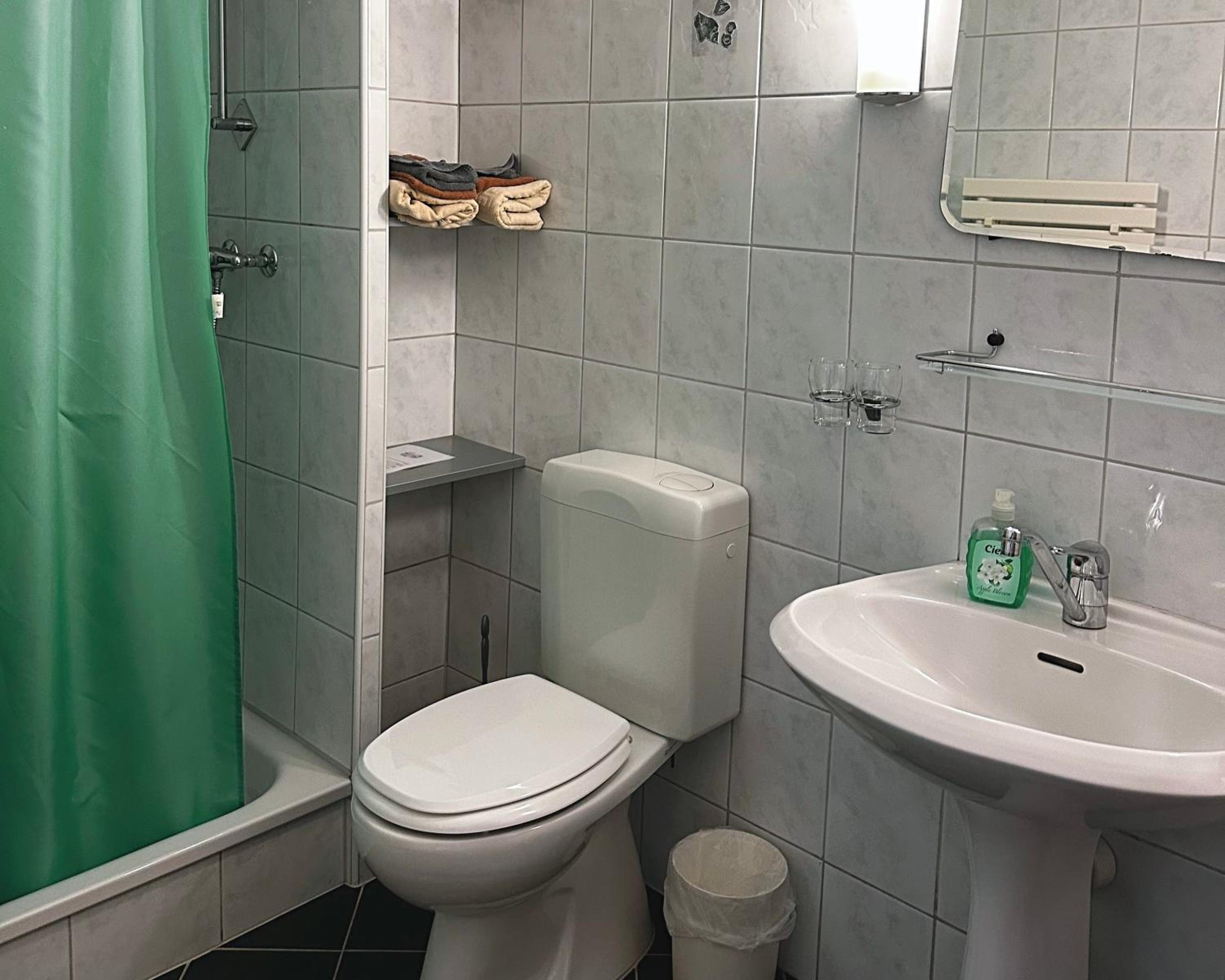 Single Room With Shared Shower And Toilet photo 2