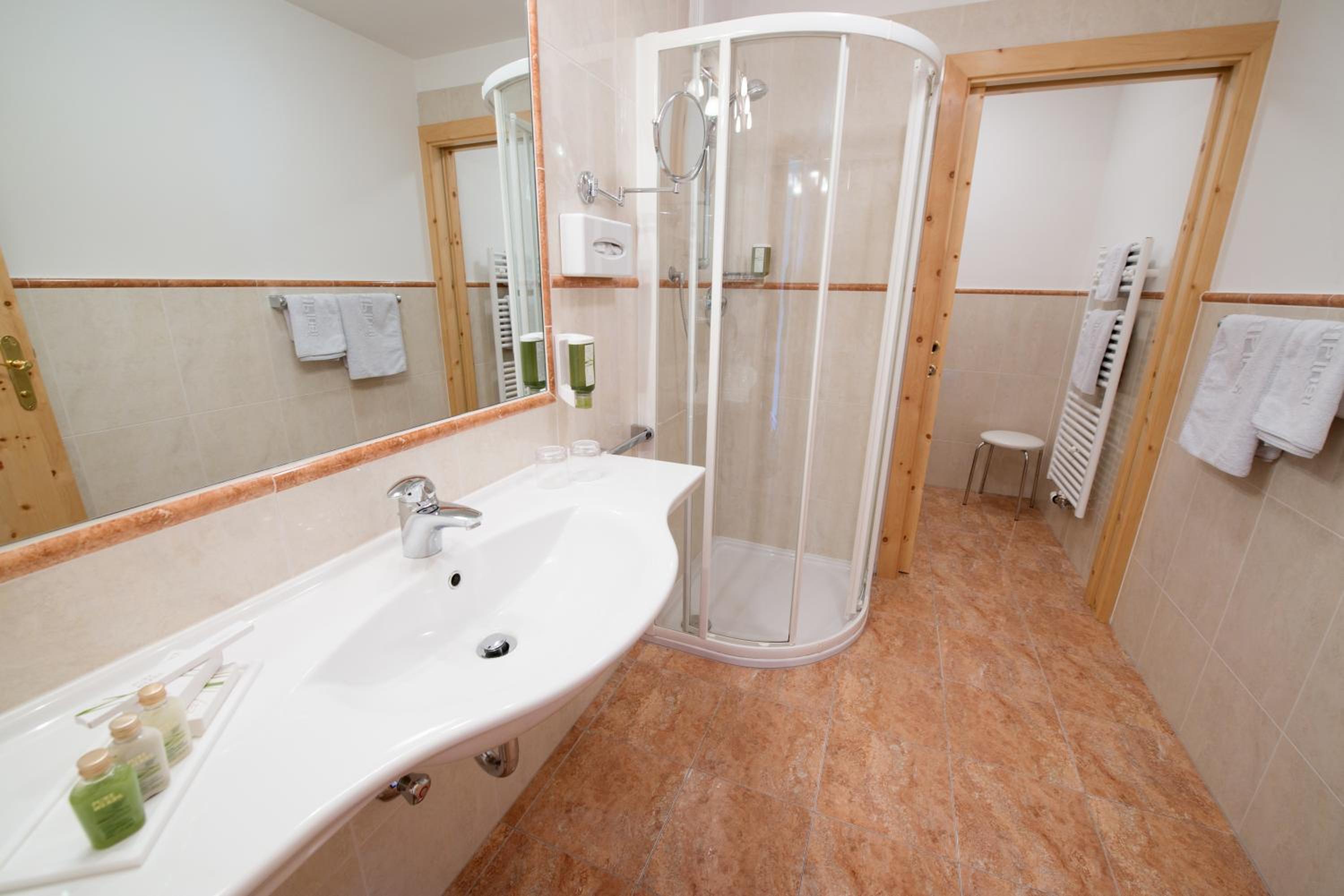 Basic Triple Room photo 2