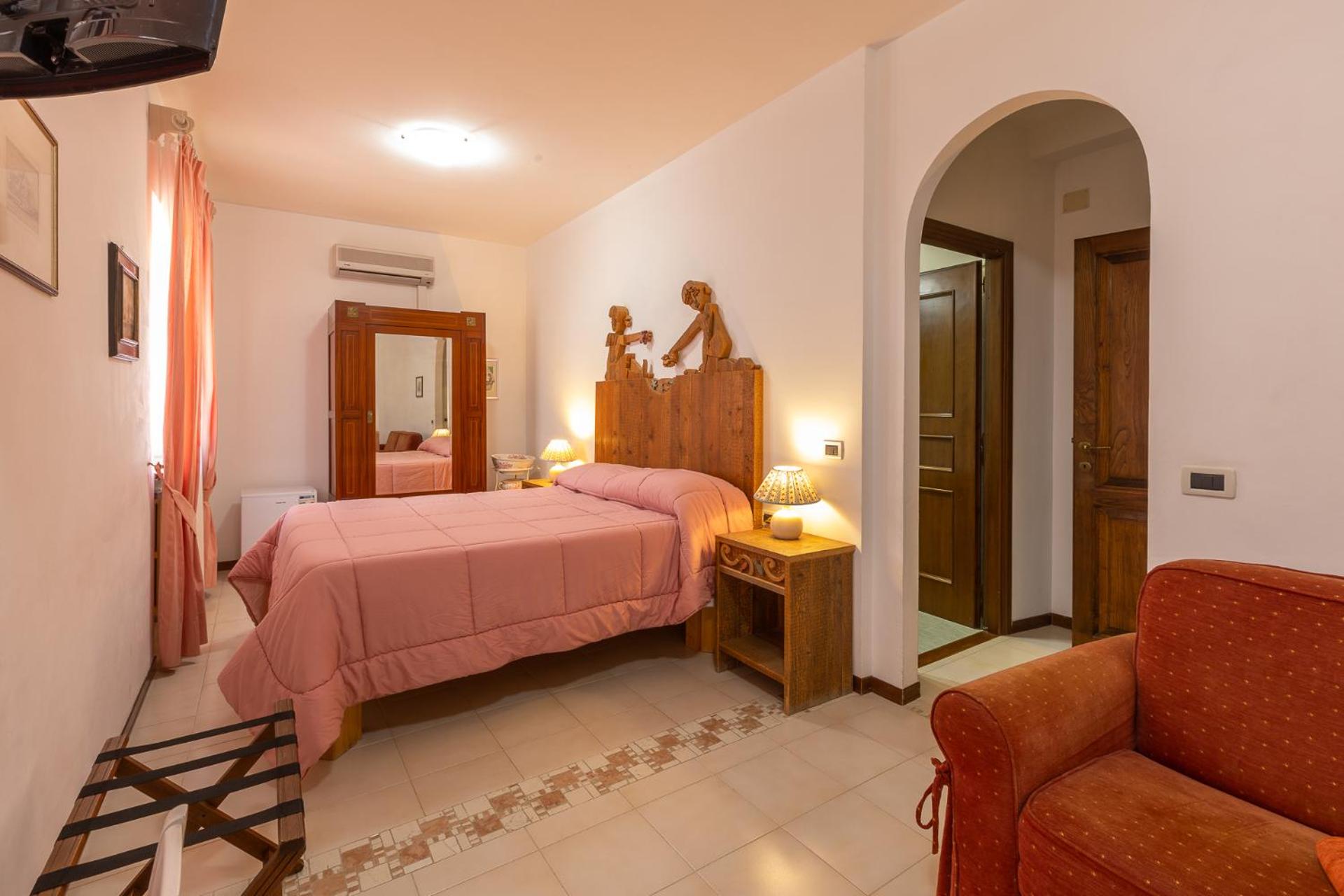 Double Room - Photo 18