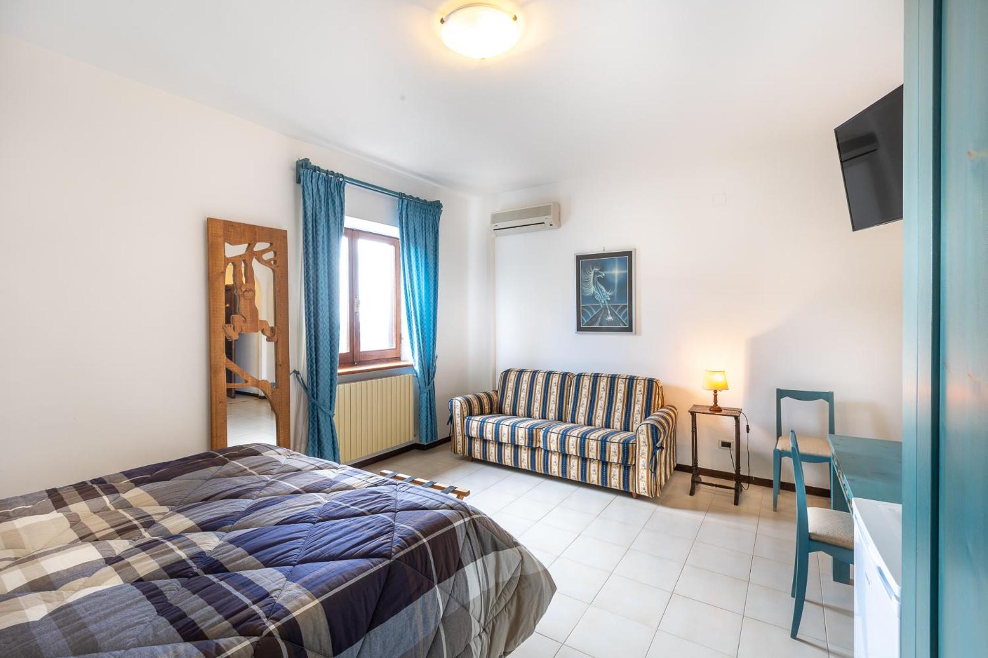 Double Room - Photo 16