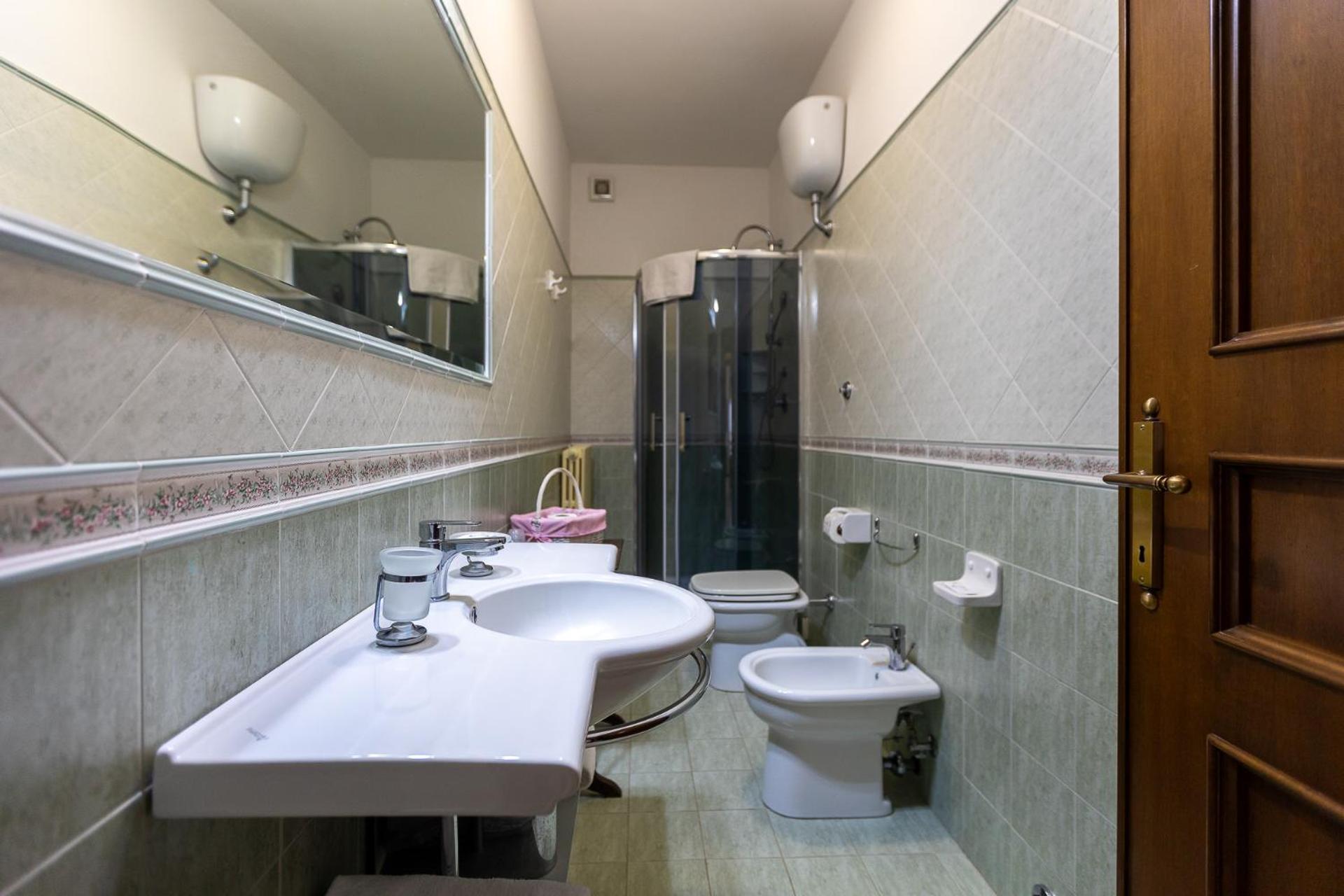 Double Room - Photo 6