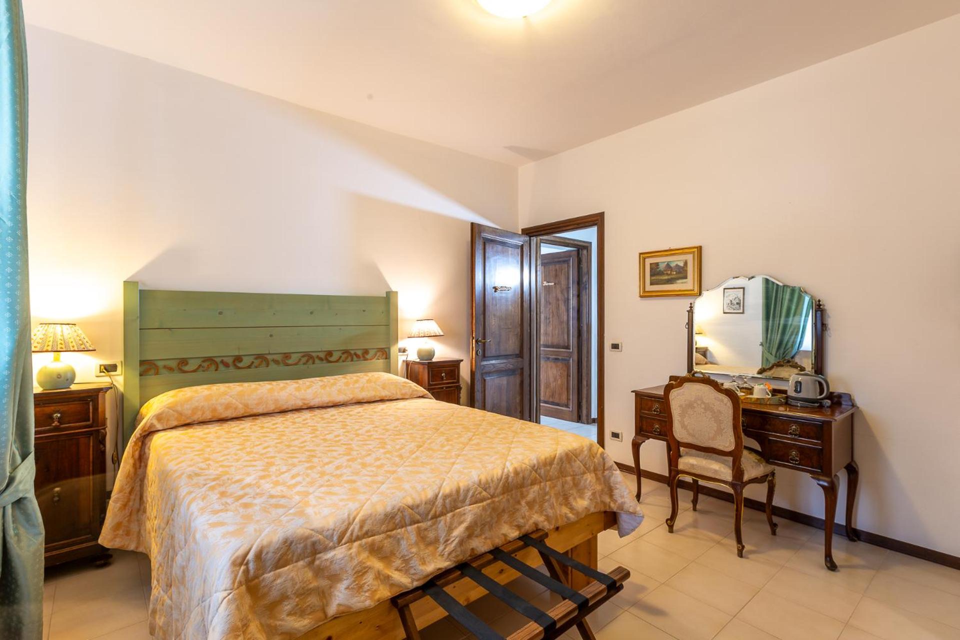 Small Double Room - Photo 16