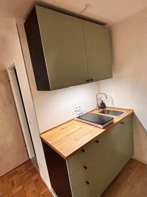 One-Bedroom Apartment photo 3