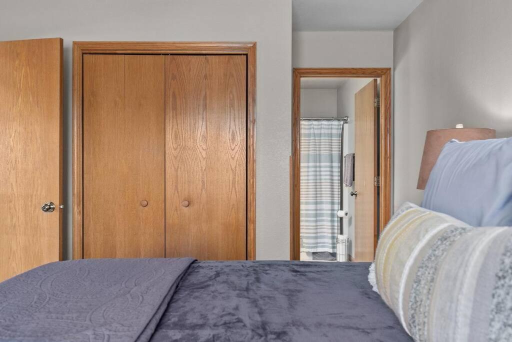 Five-Bedroom House photo 1