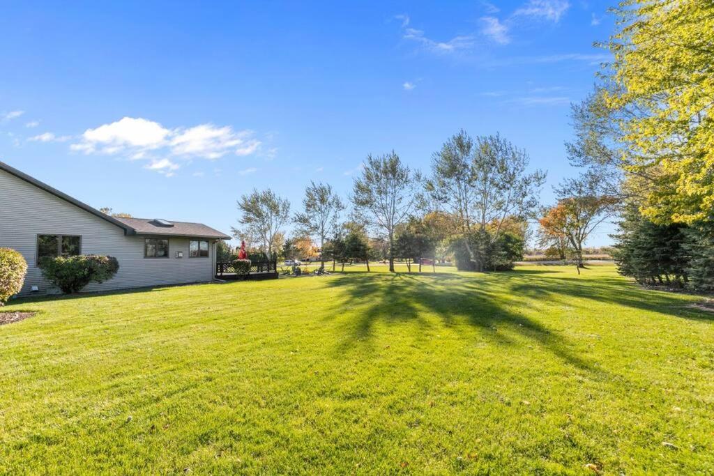 Five-Bedroom House photo 3