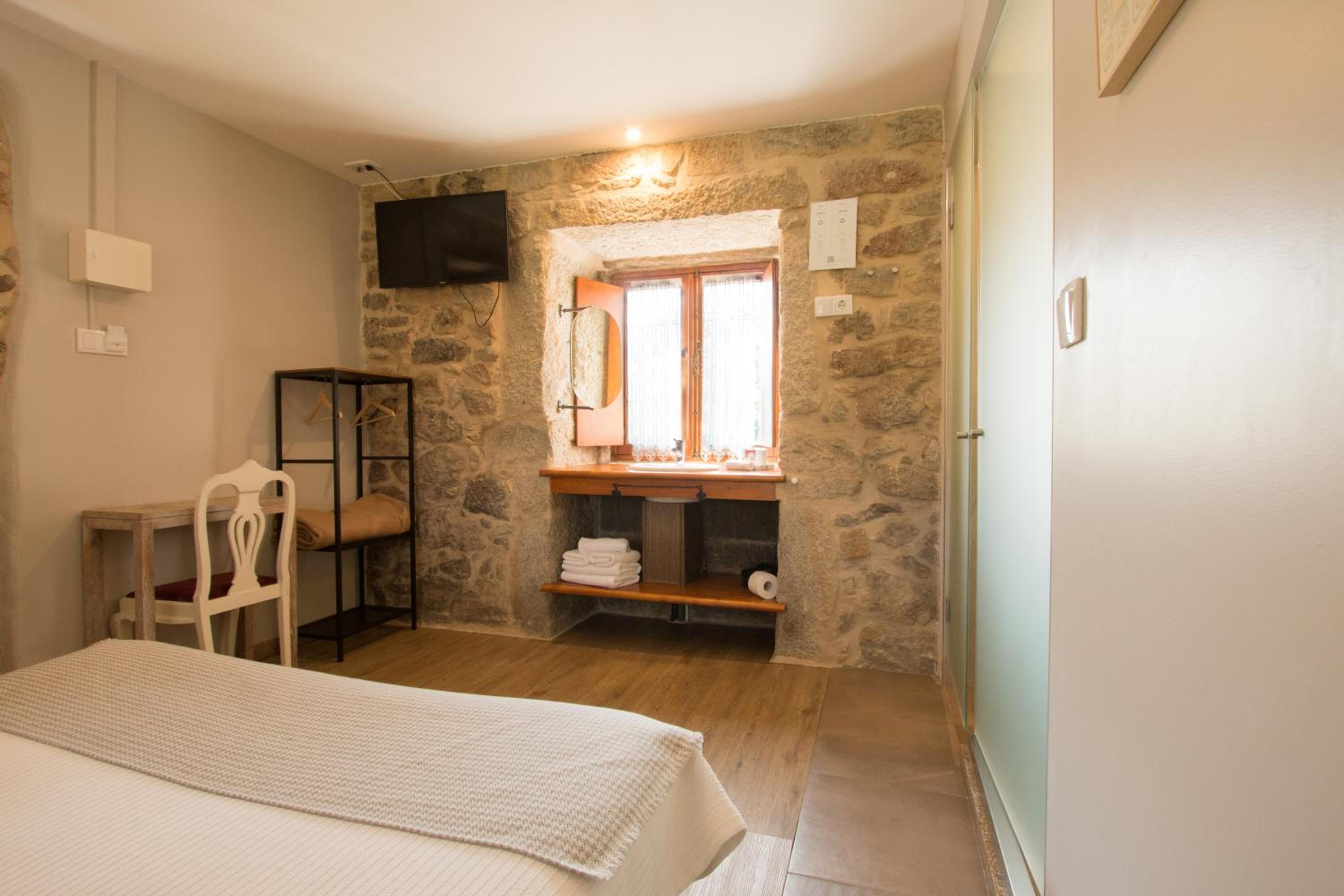 Double Room with Garden View - Photo 4