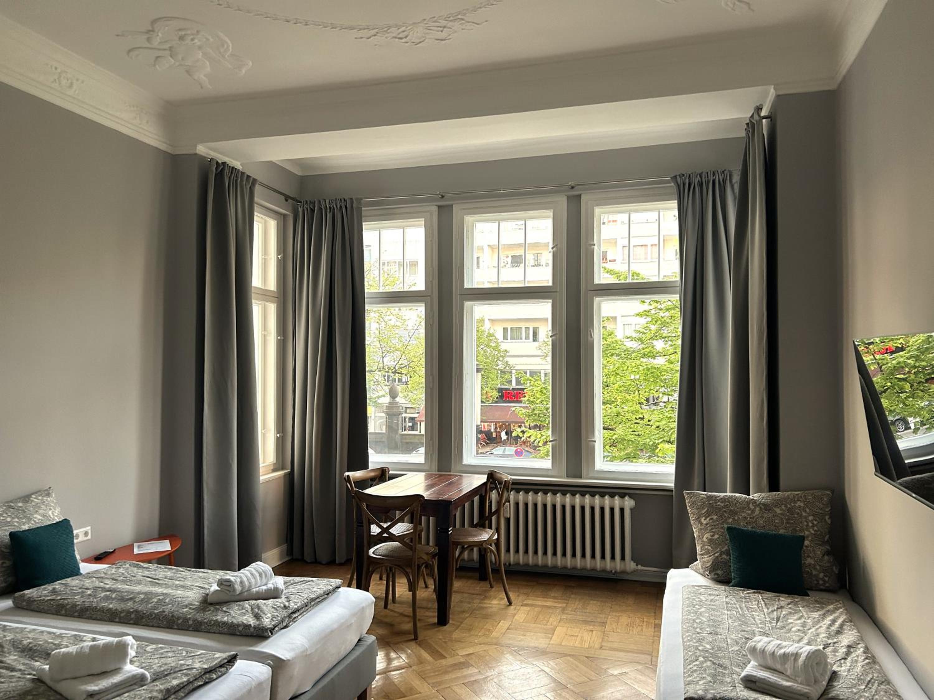 Studio Apartment photo 2