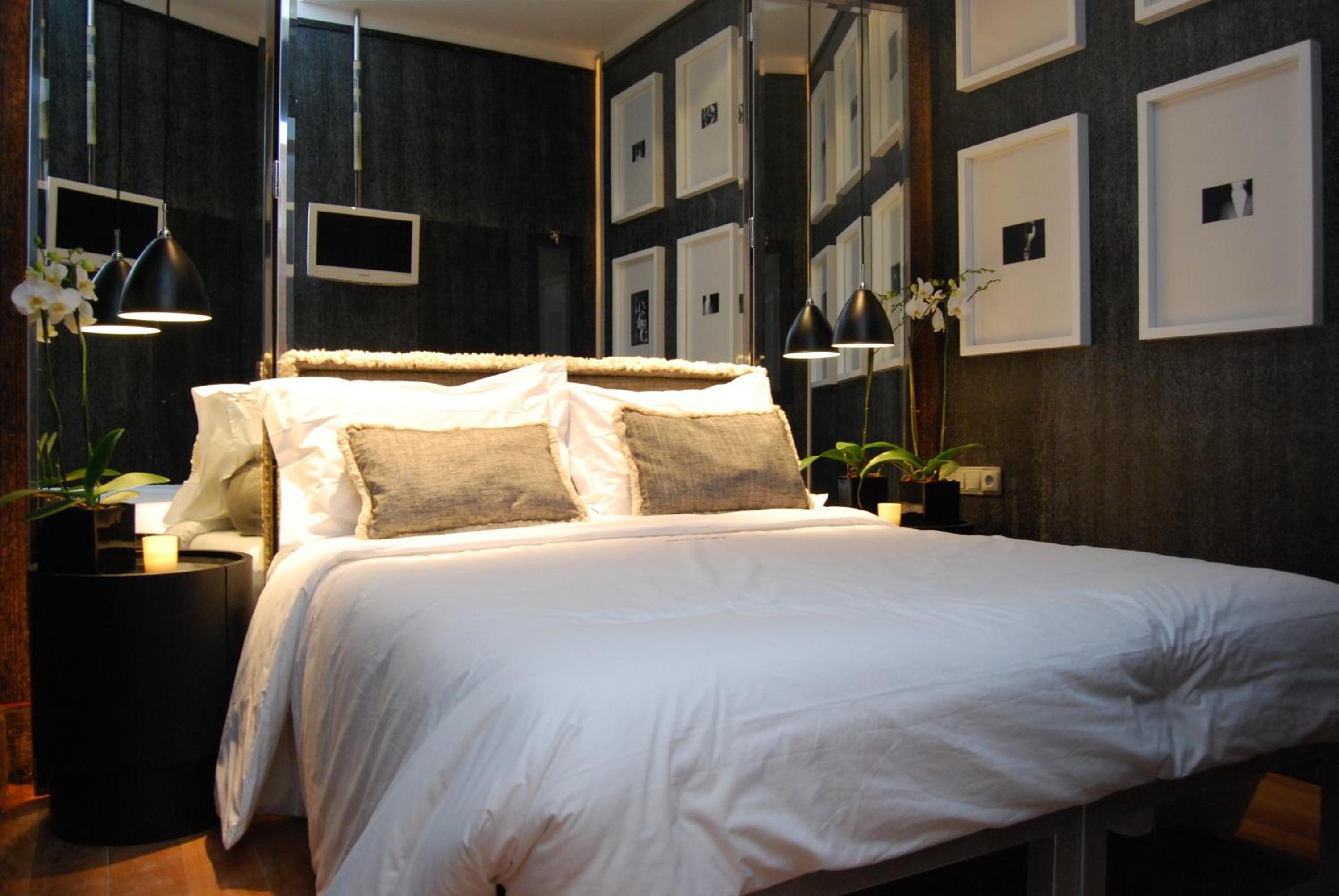 Small Room with Interior View - Photo 16