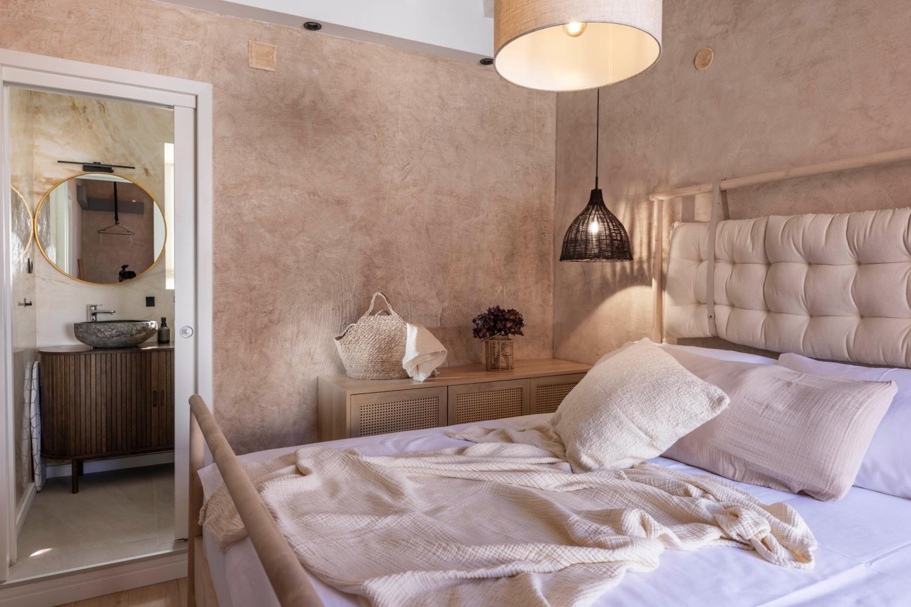 Deluxe Two-Bedroom Apartment with Balcony