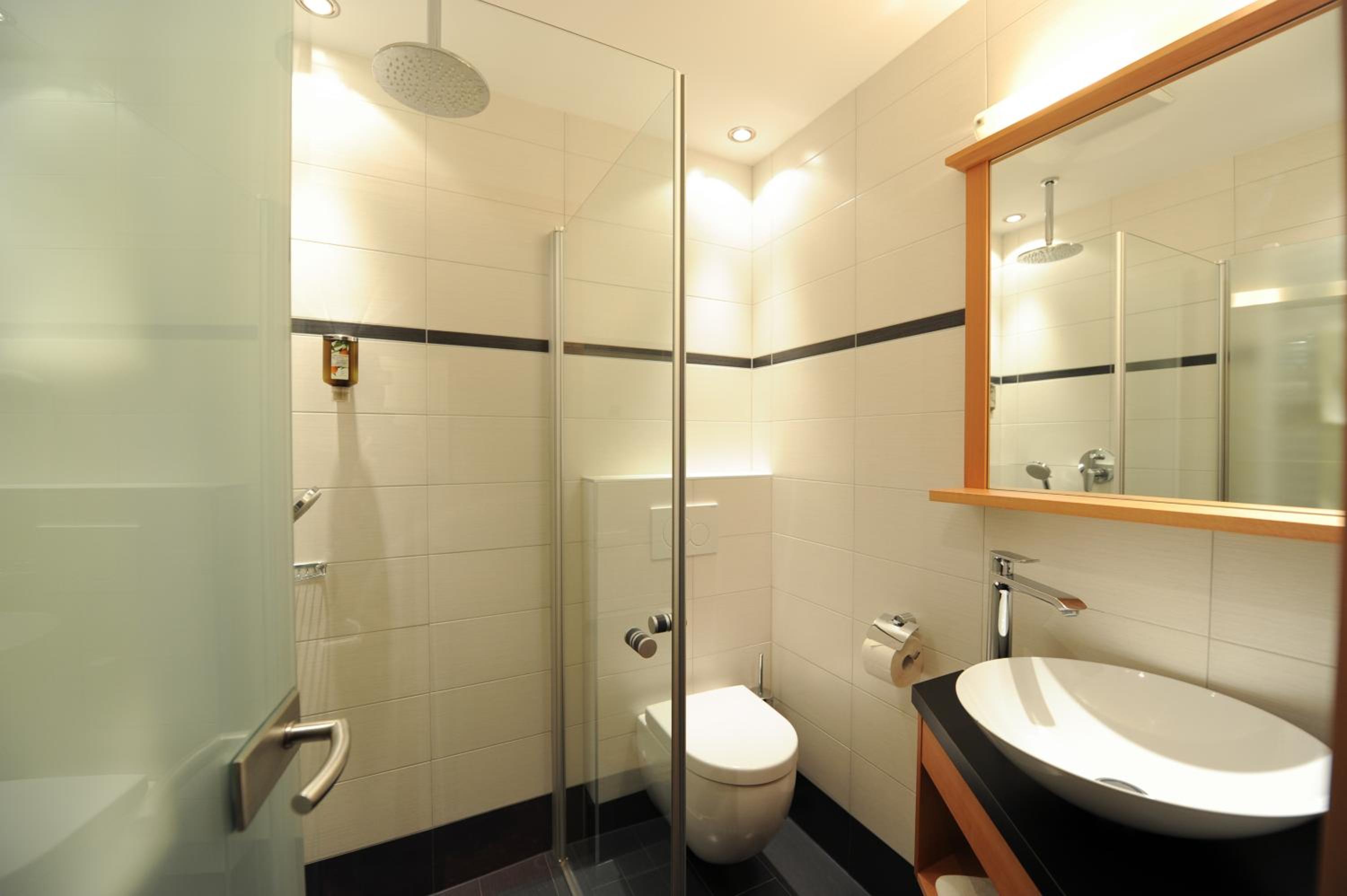 Economy Twin Room - Photo 2