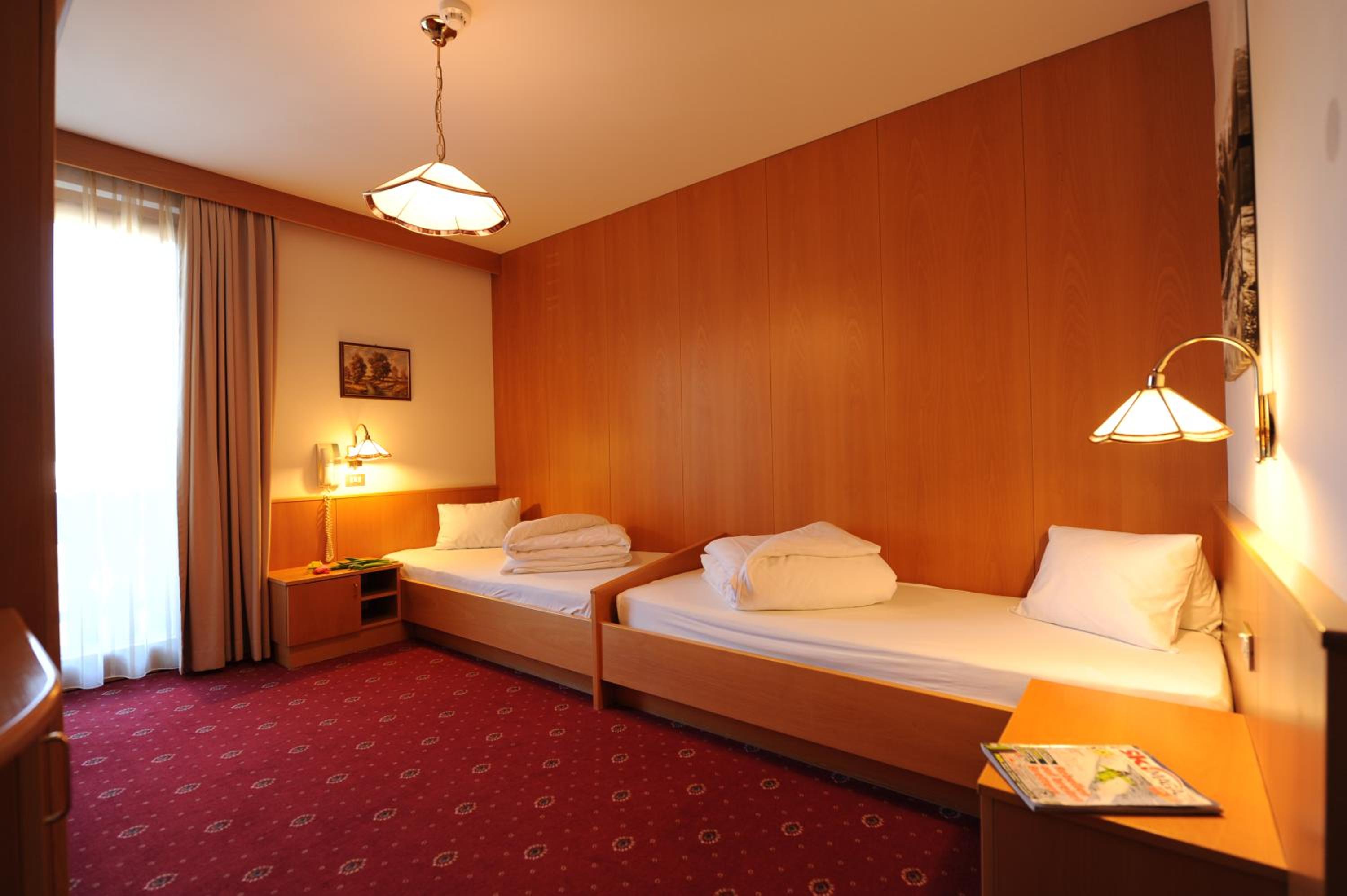 Economy Twin Room - Photo 1