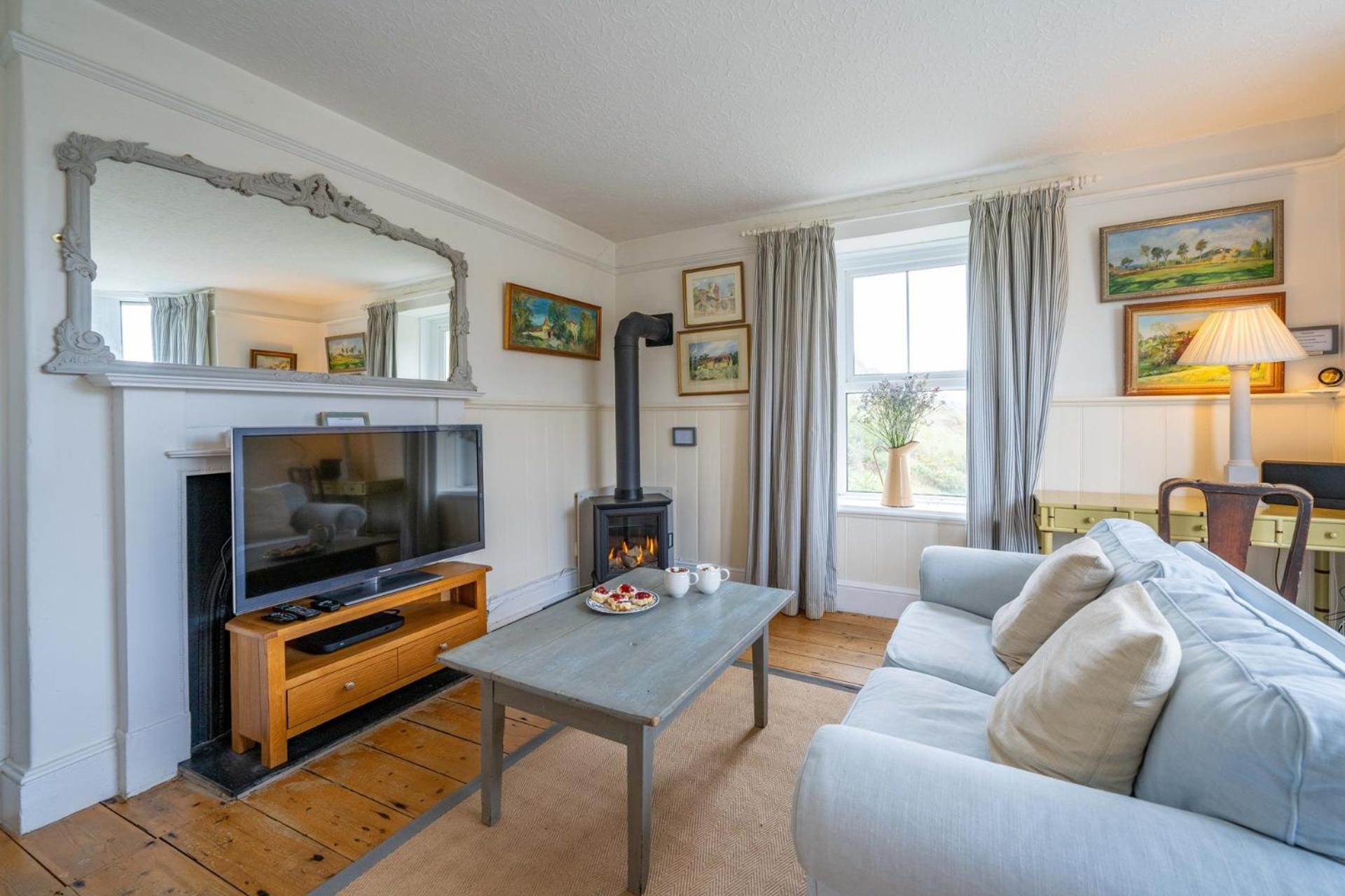 Three-Bedroom House photo 1
