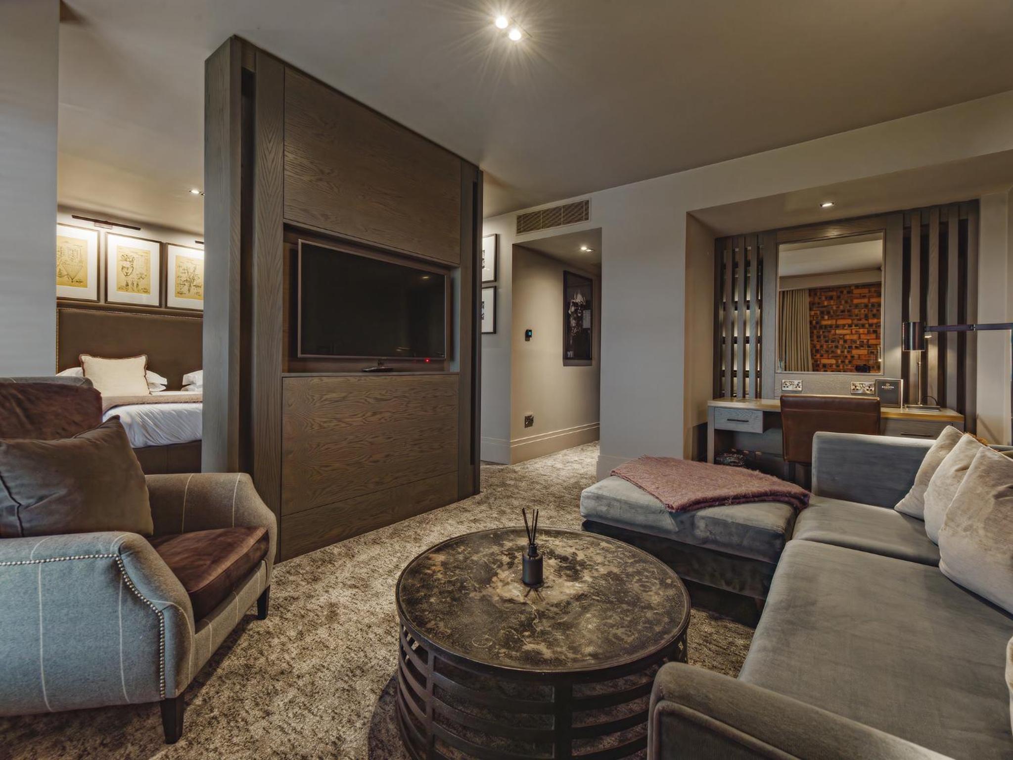 Deluxe Suite - Photo 7