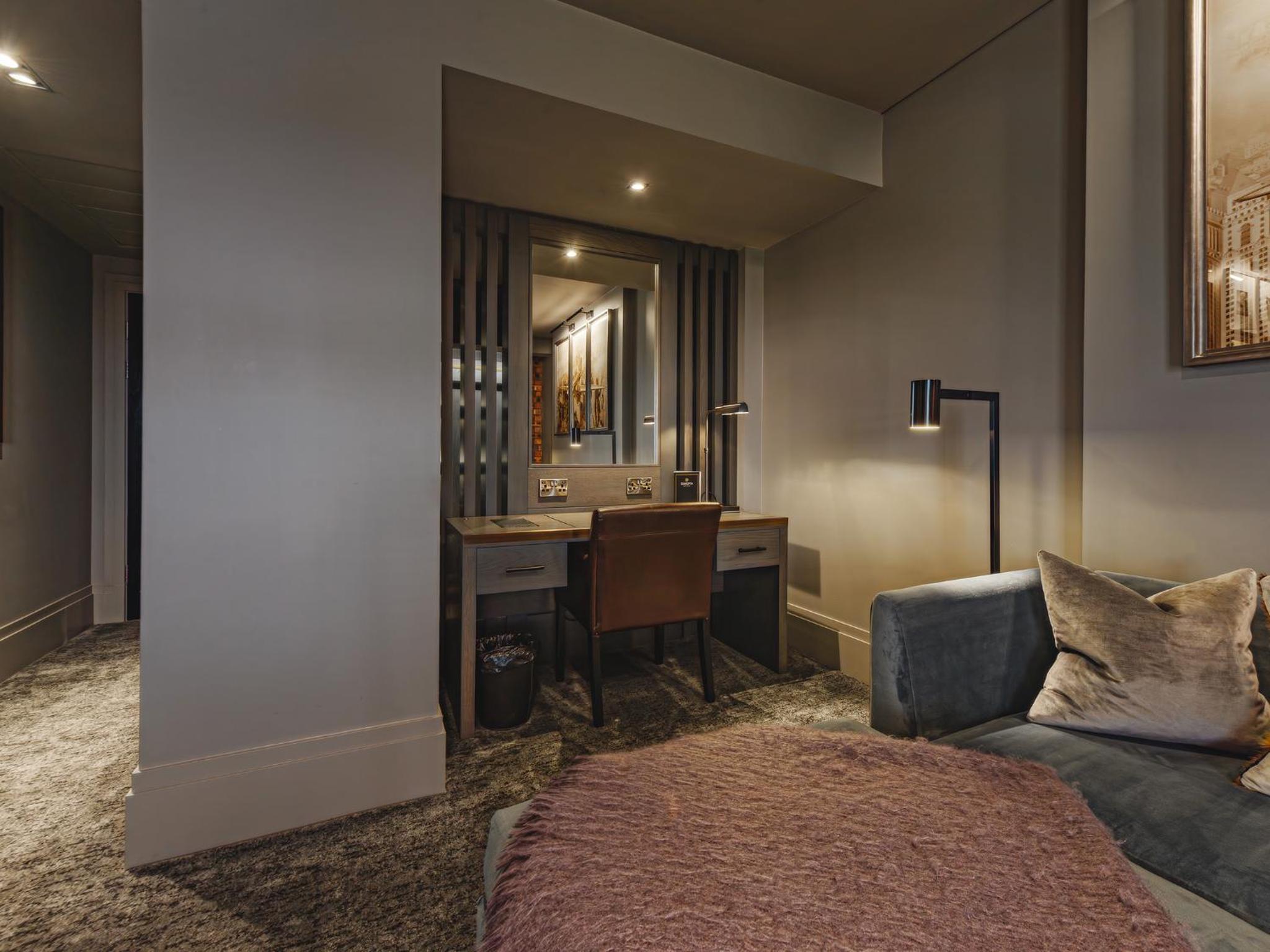 Deluxe Suite - Photo 10