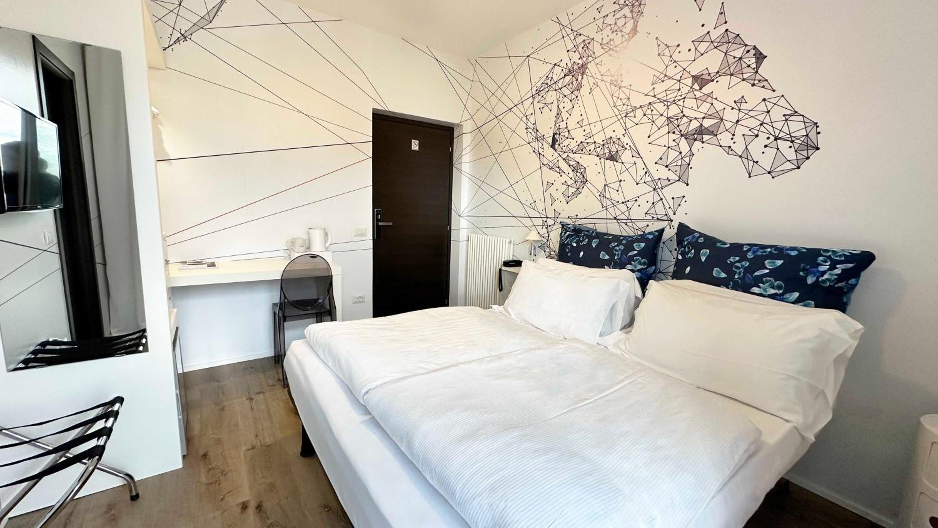 Standard Double Room with Balcony - Photo 1