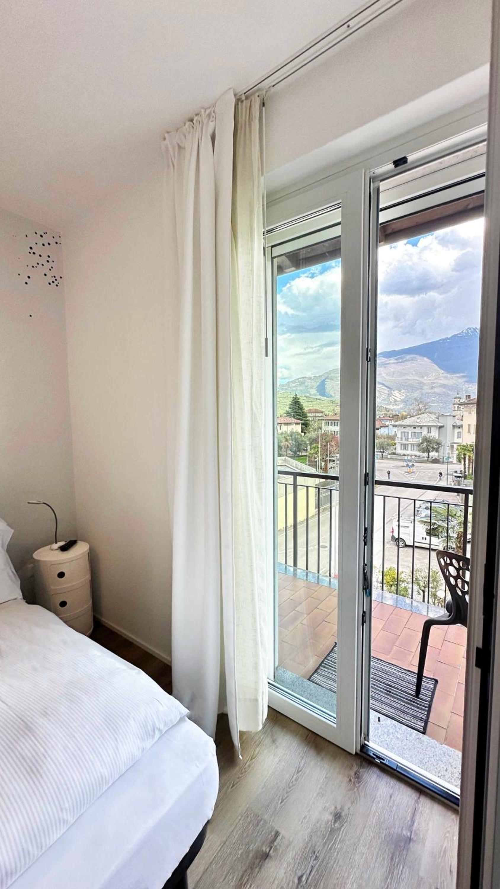 Standard Double Room with Balcony - Photo 3