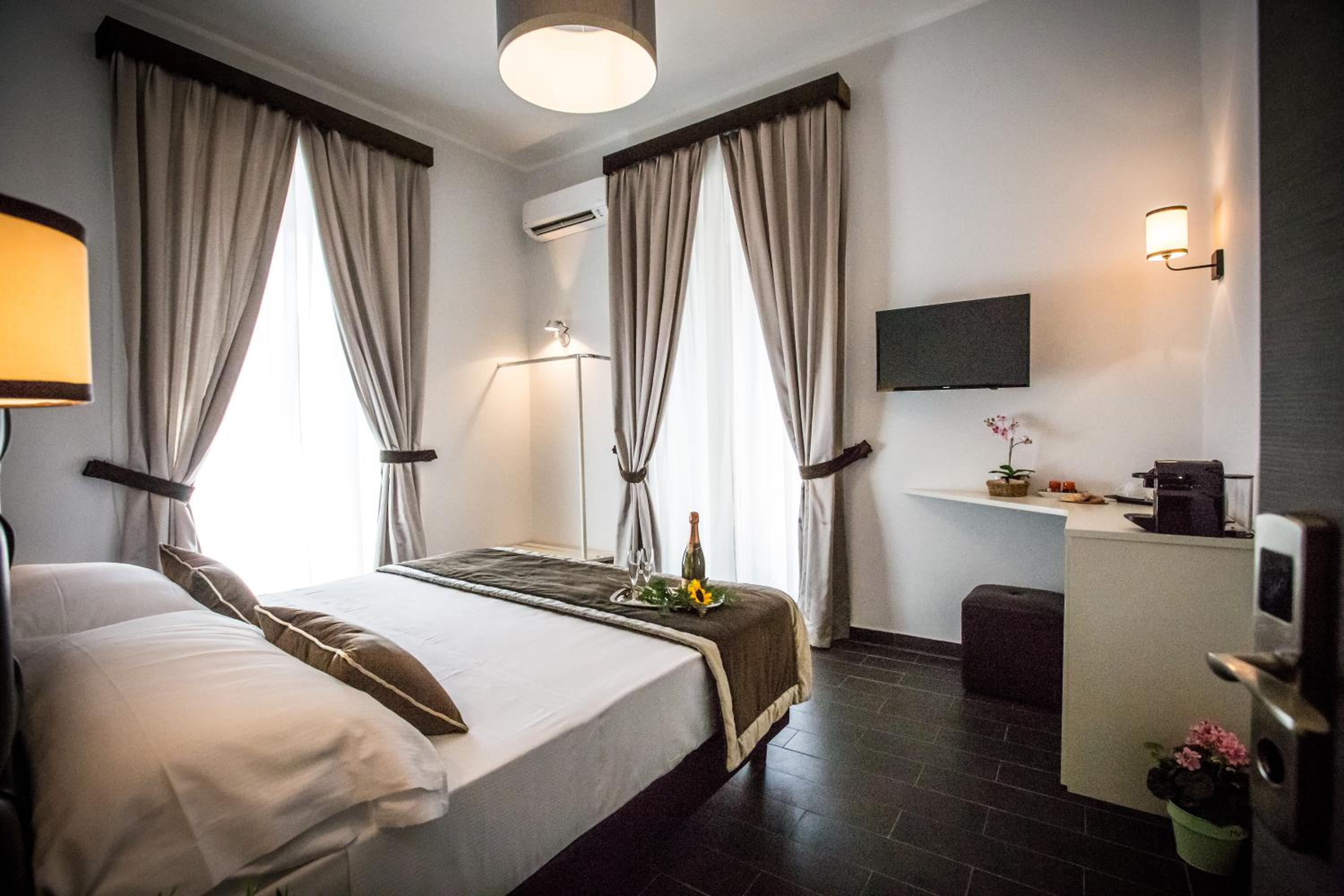 King Room with Balcony photo 1