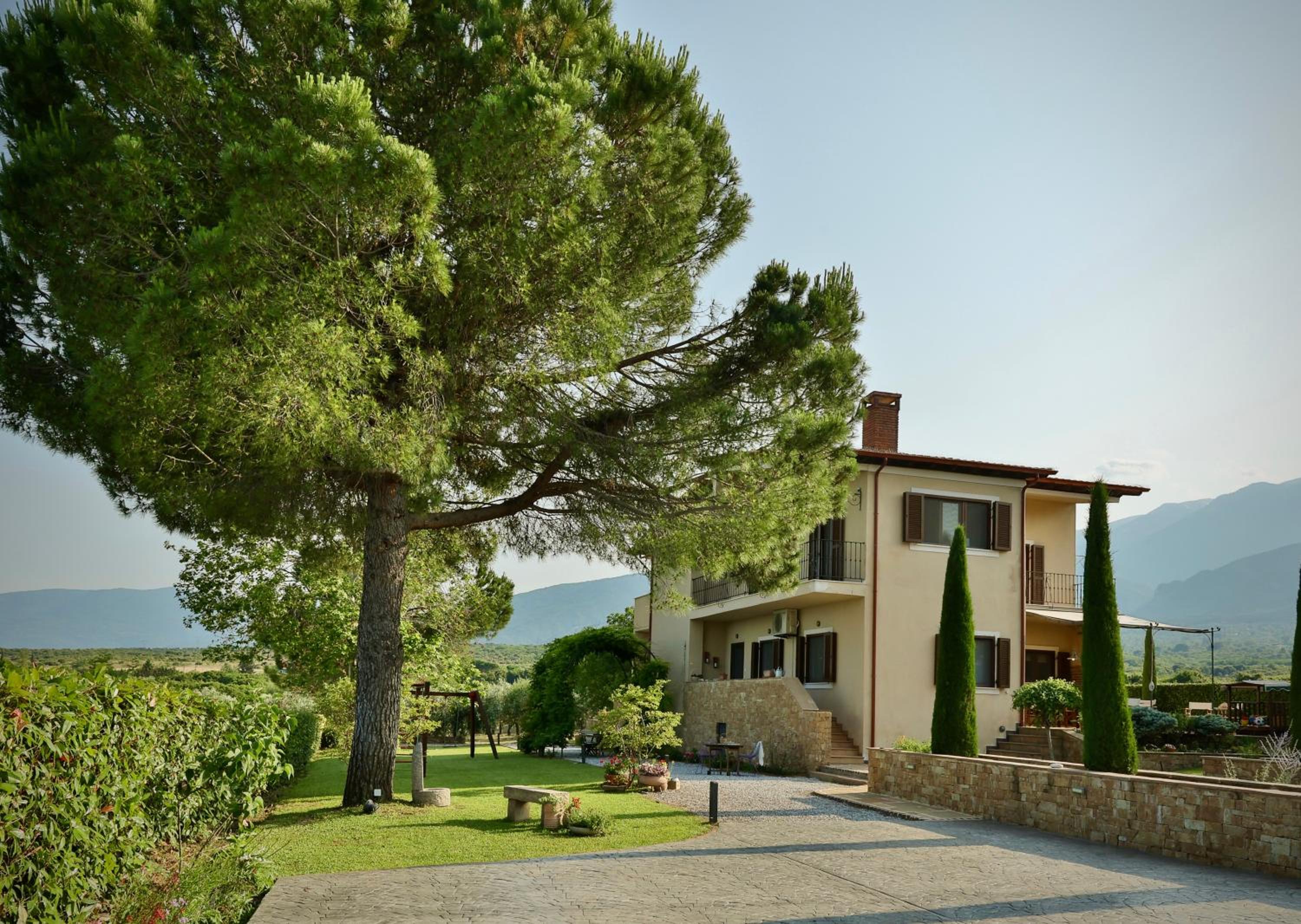 Villa photo 2