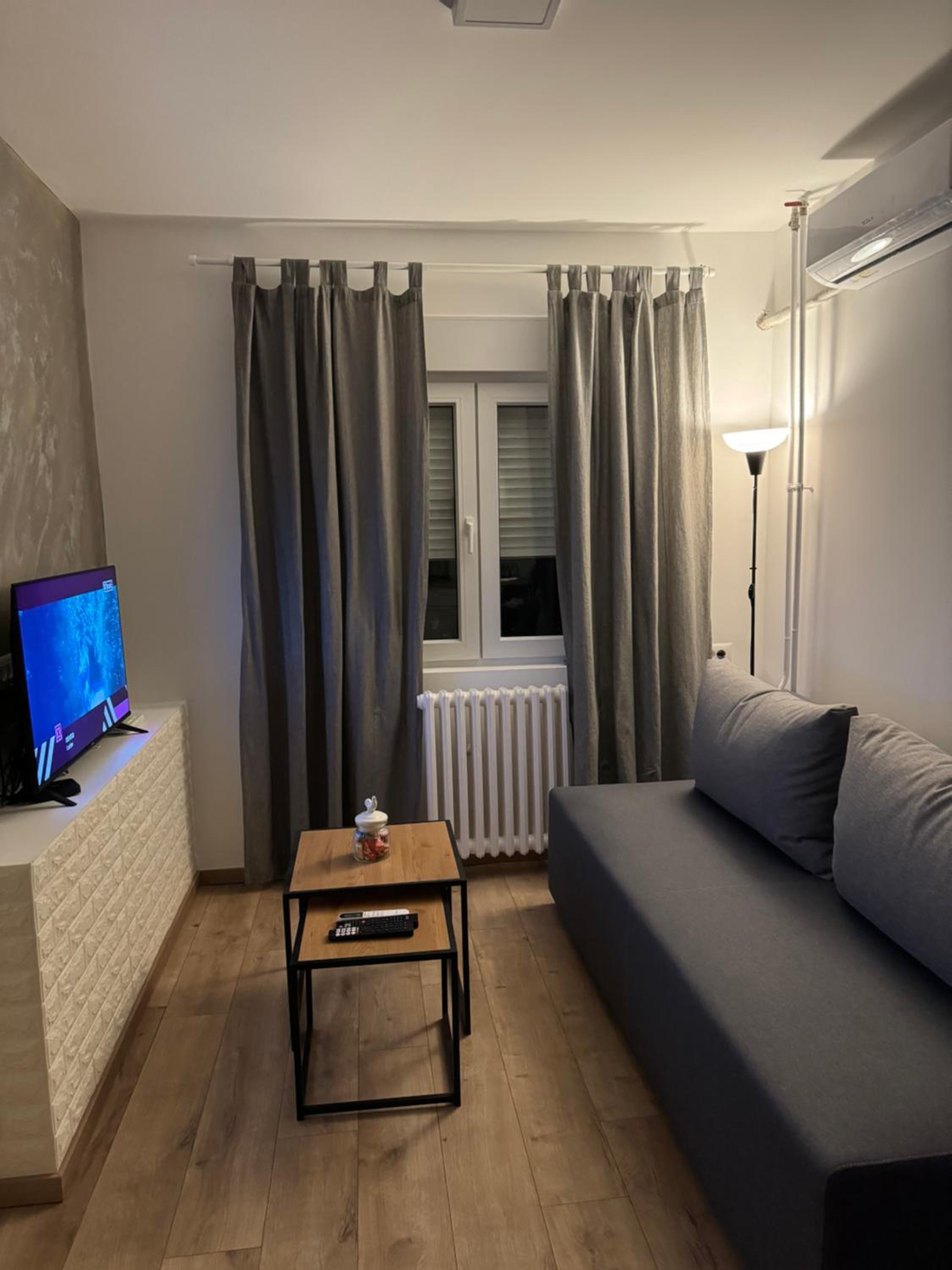One-Bedroom Apartment photo 1