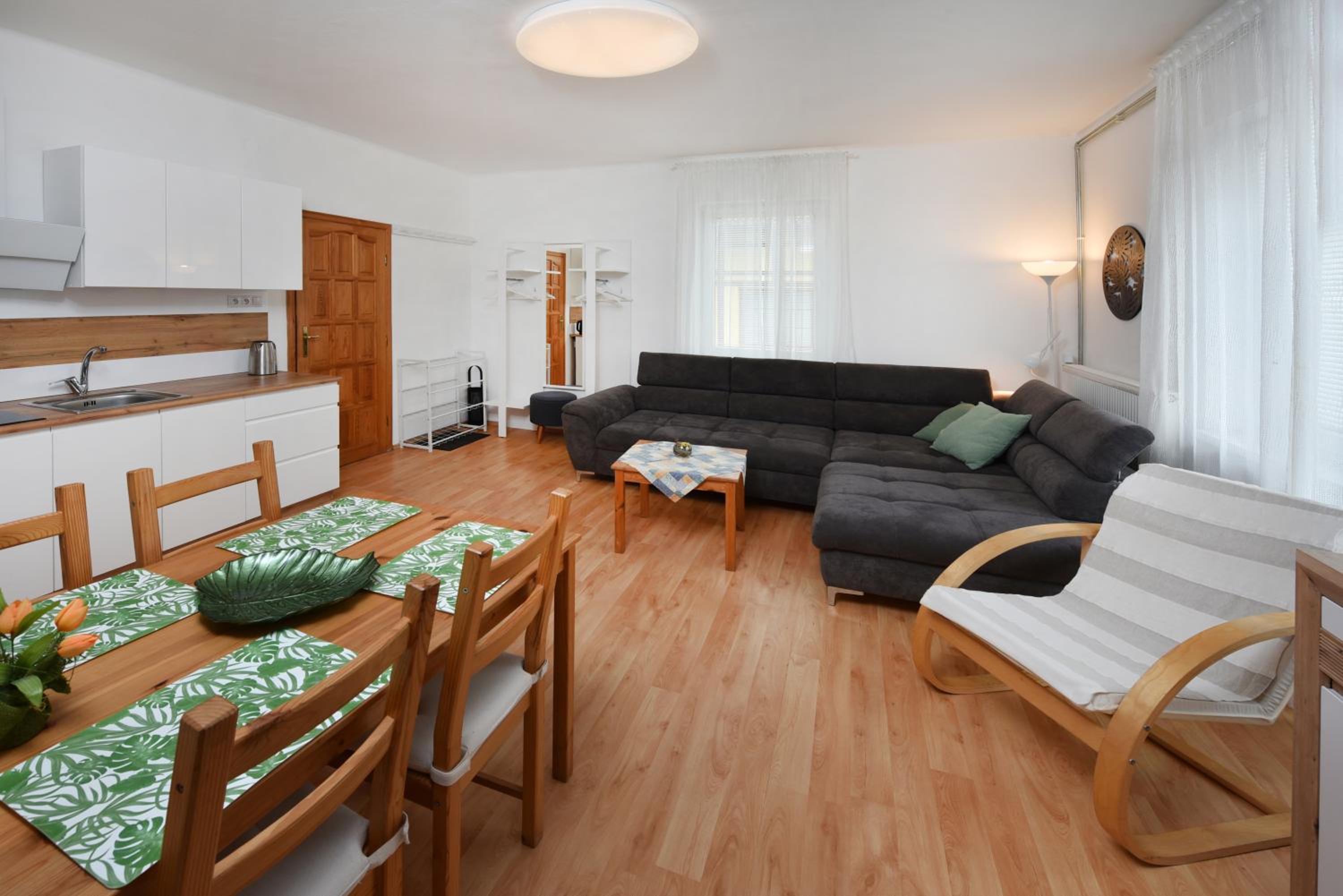 Apartment (3 Adults + 2 Children)