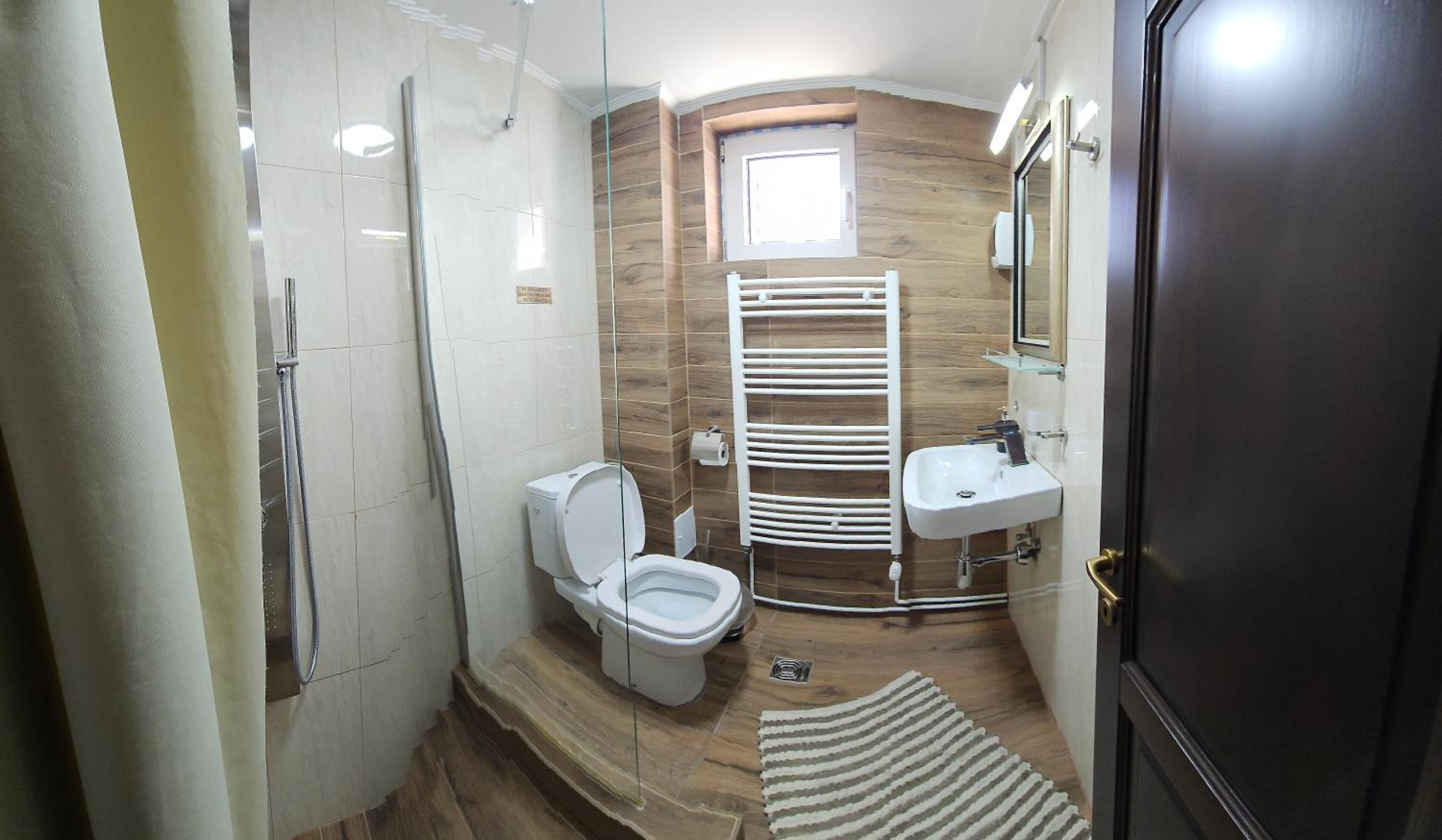Deluxe Double Room with Balcony photo 2
